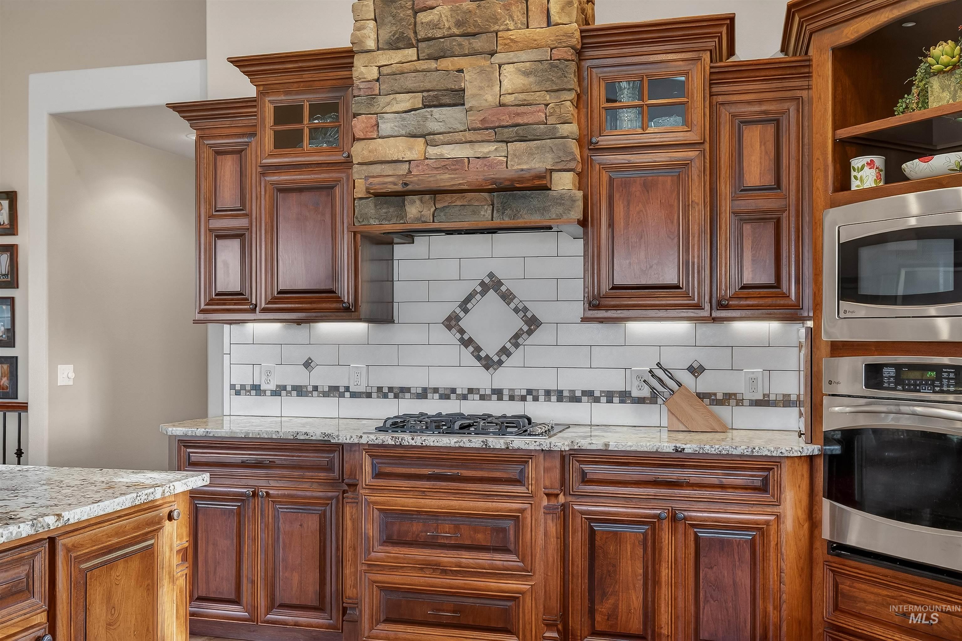 3978 Foothill Dr