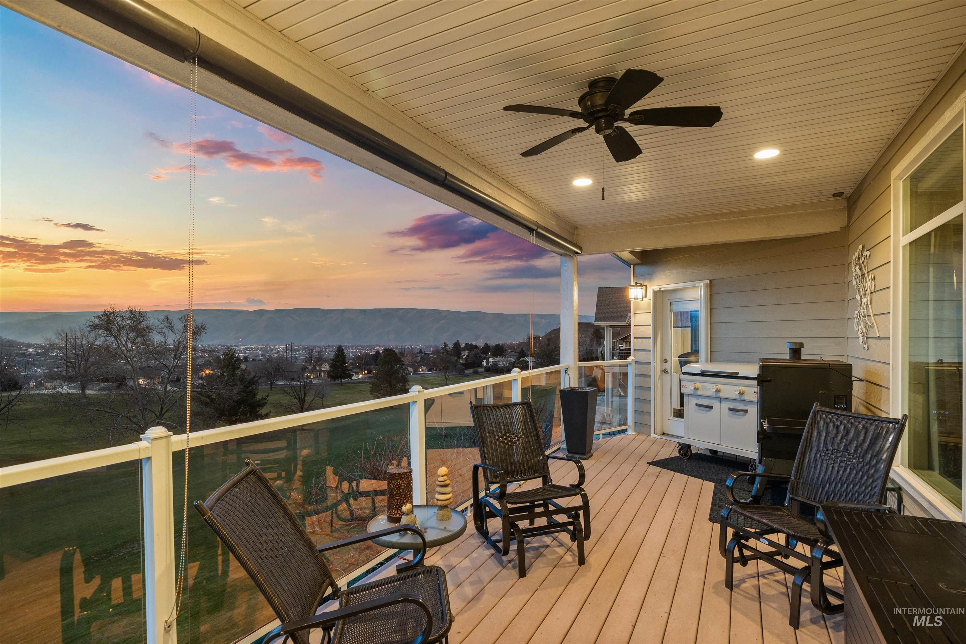 3978 Foothill Dr