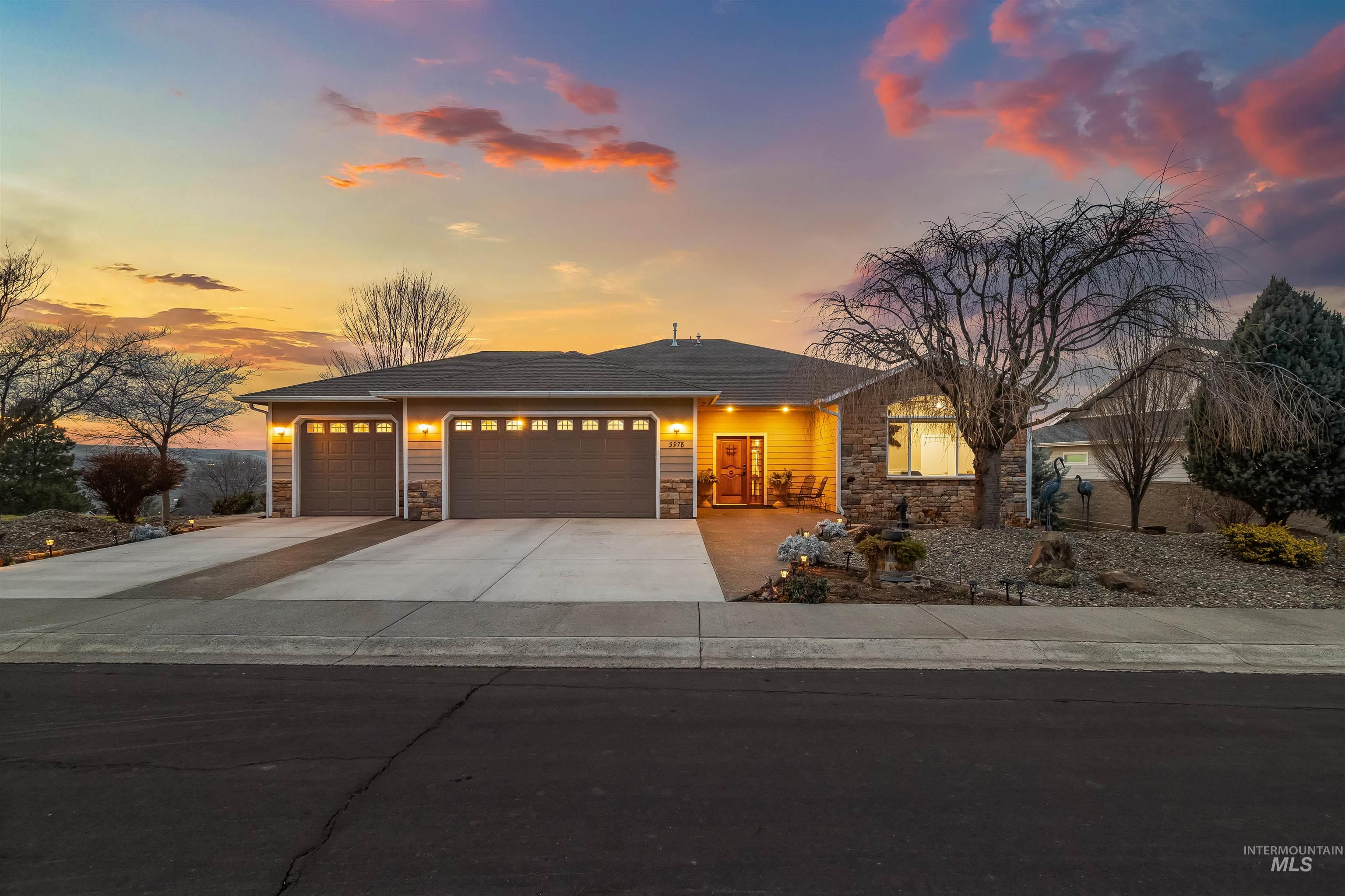 3978 Foothill Dr