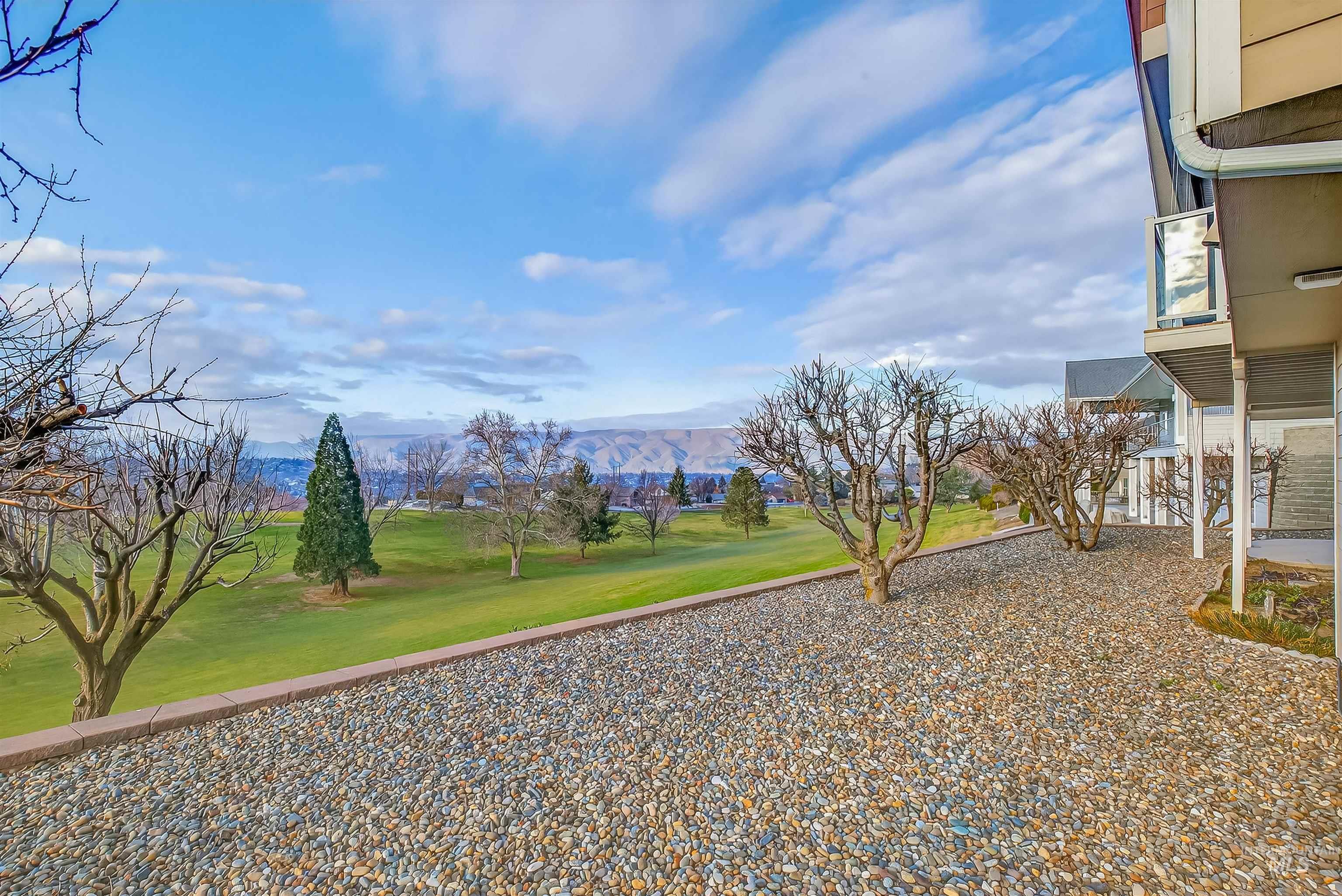 3978 Foothill Dr