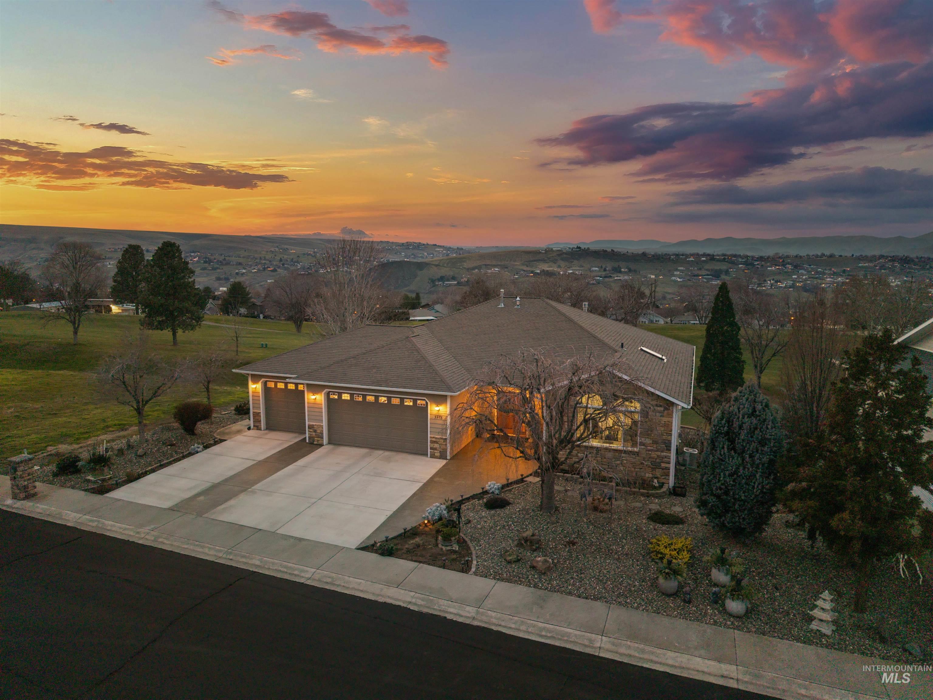 3978 Foothill Dr