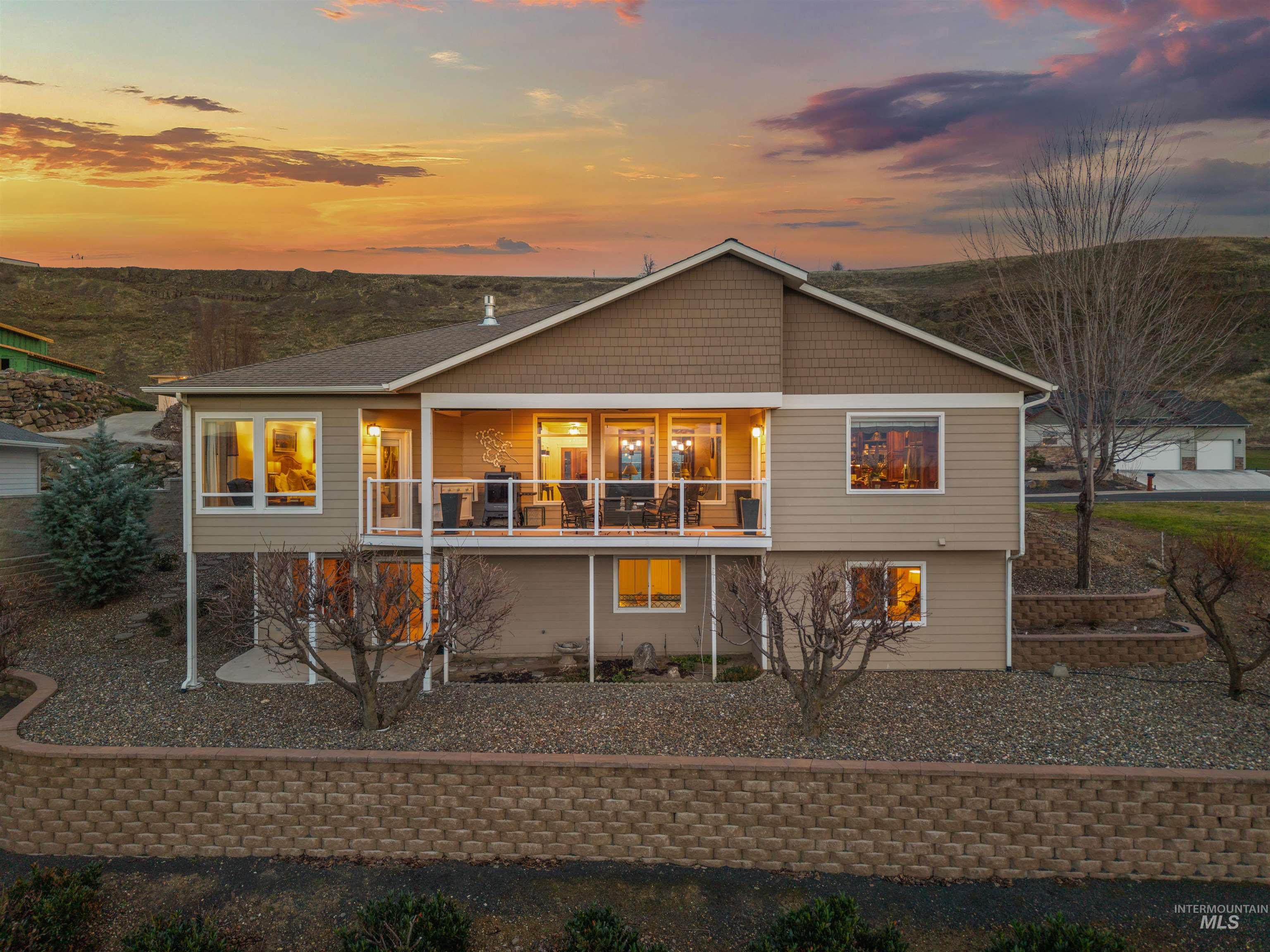 3978 Foothill Dr