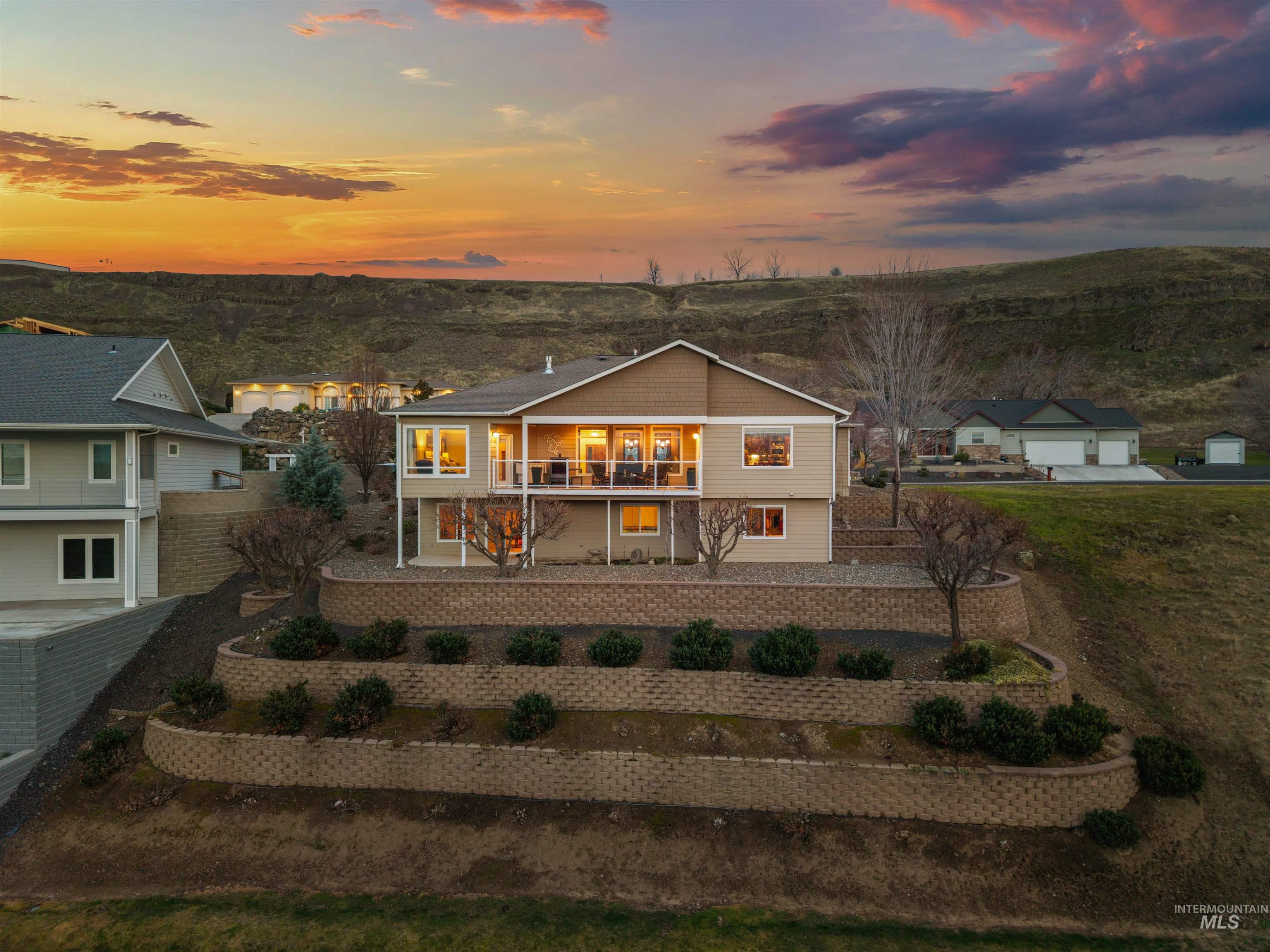 3978 Foothill Dr