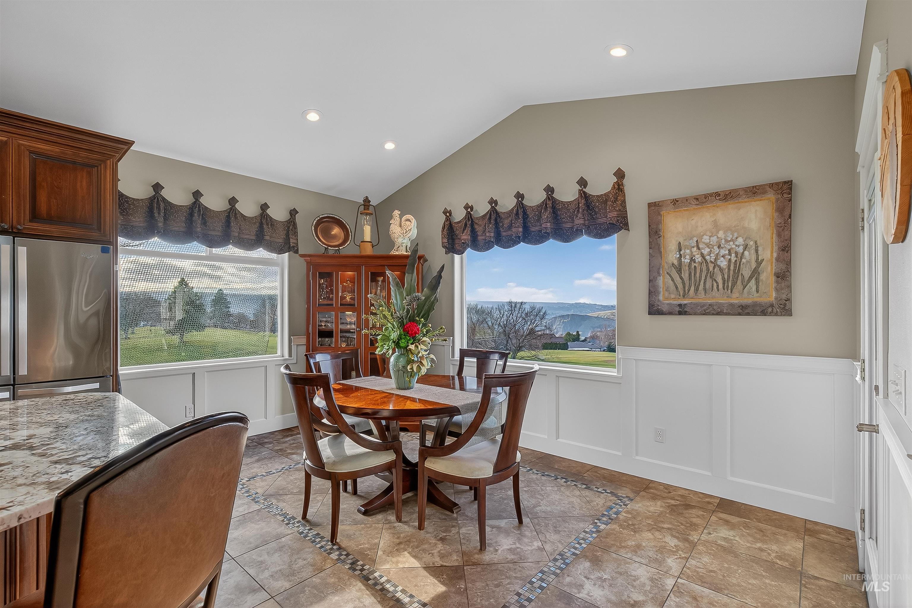 3978 Foothill Dr