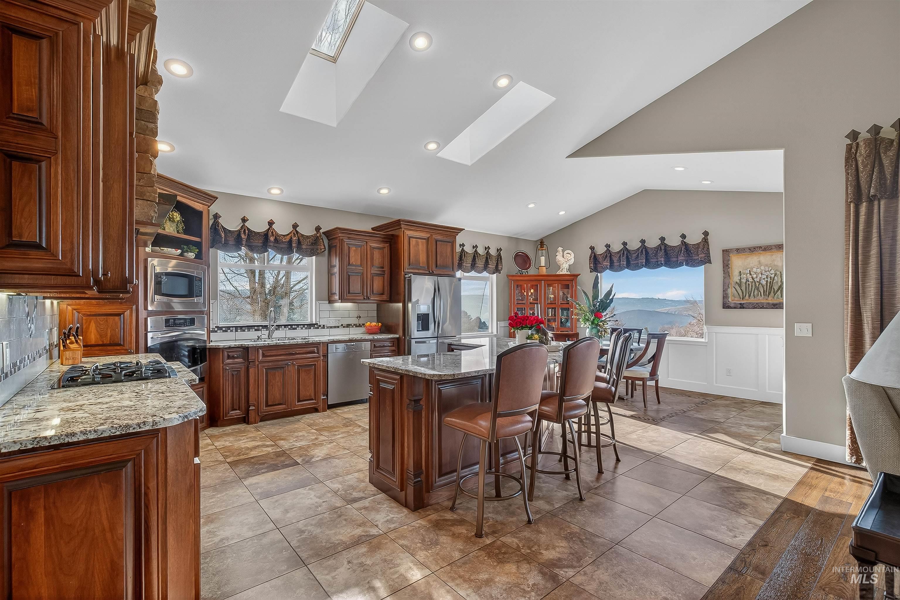 3978 Foothill Dr