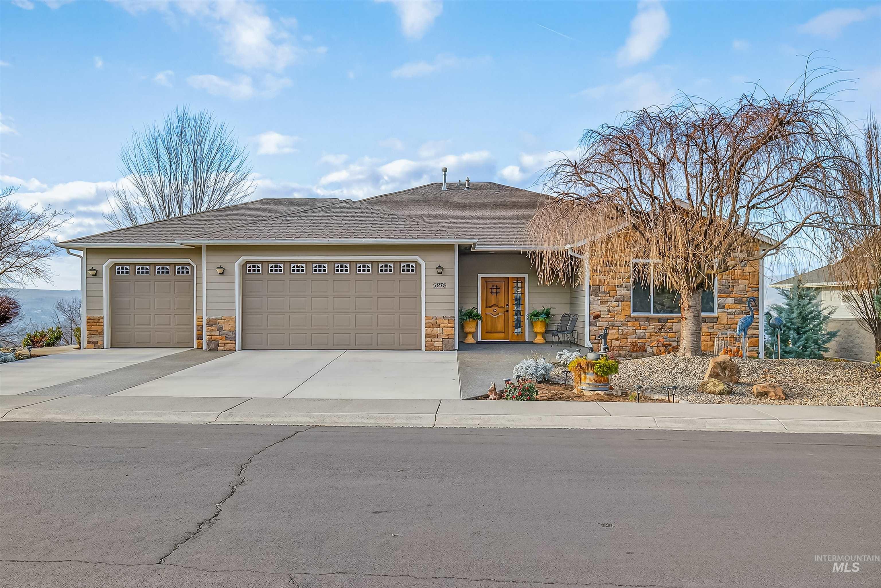 3978 Foothill Dr
