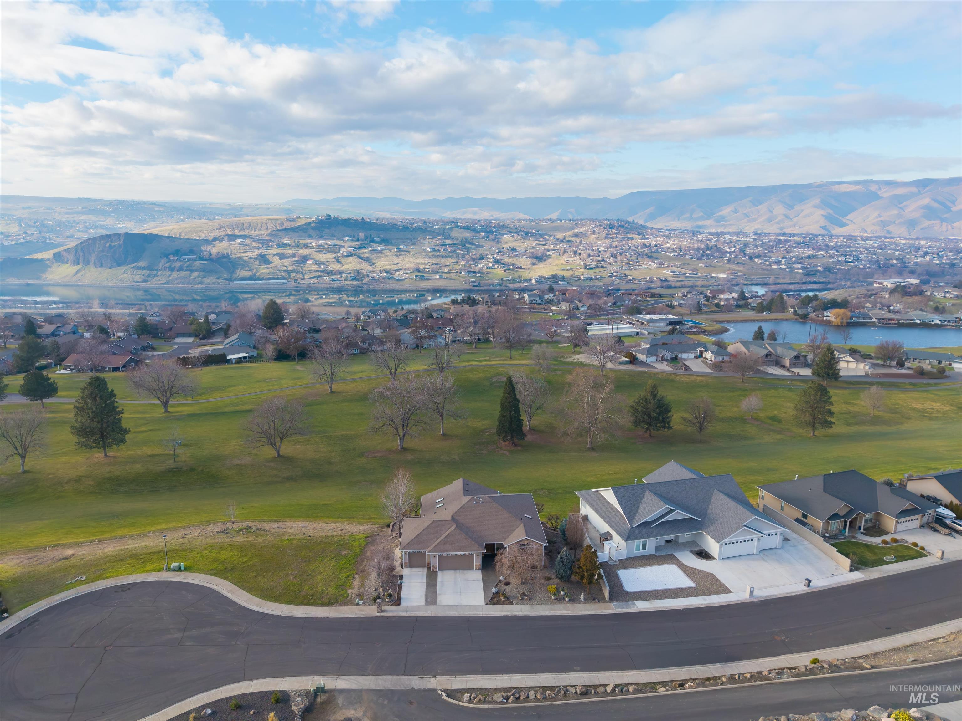 3978 Foothill Dr