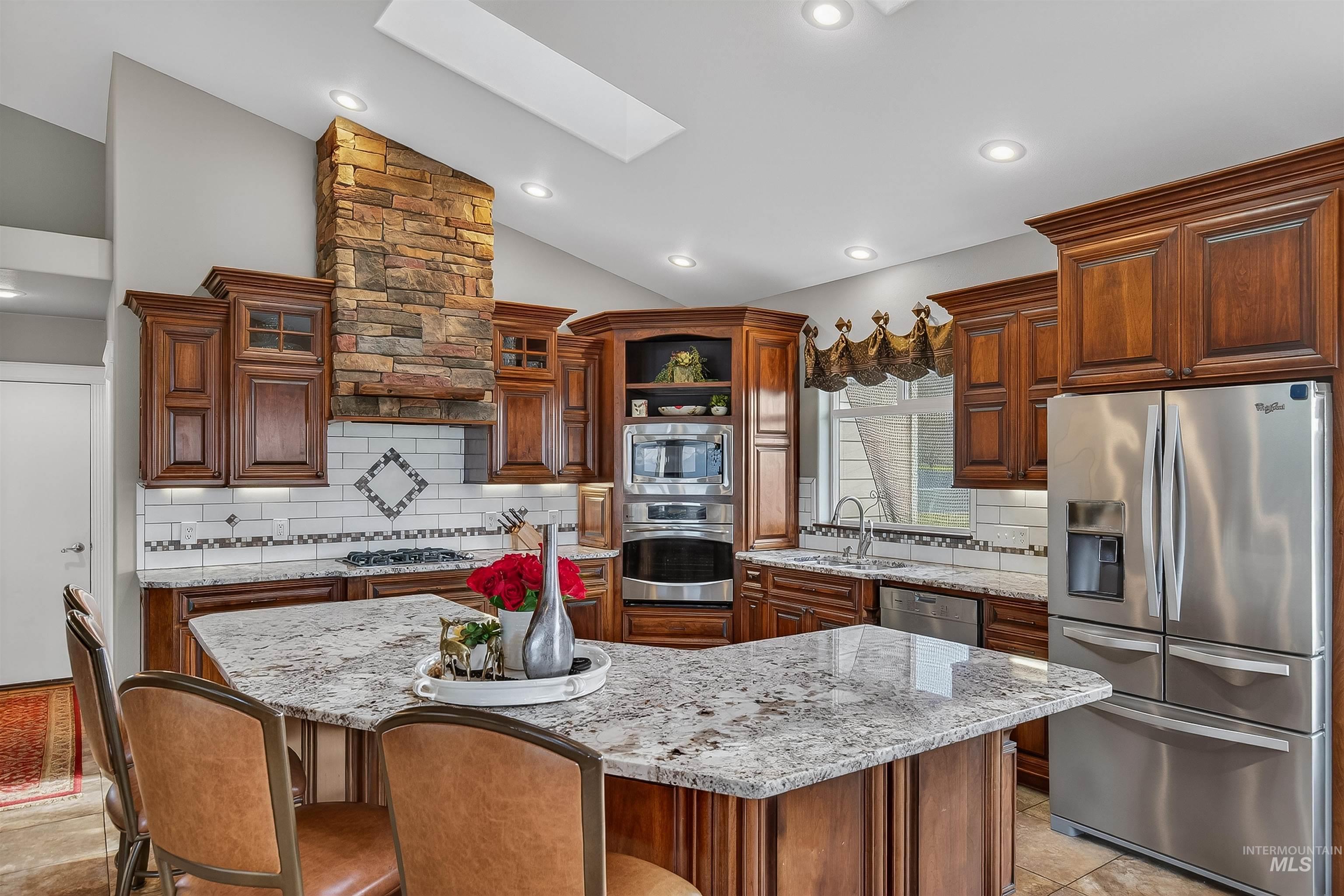3978 Foothill Dr