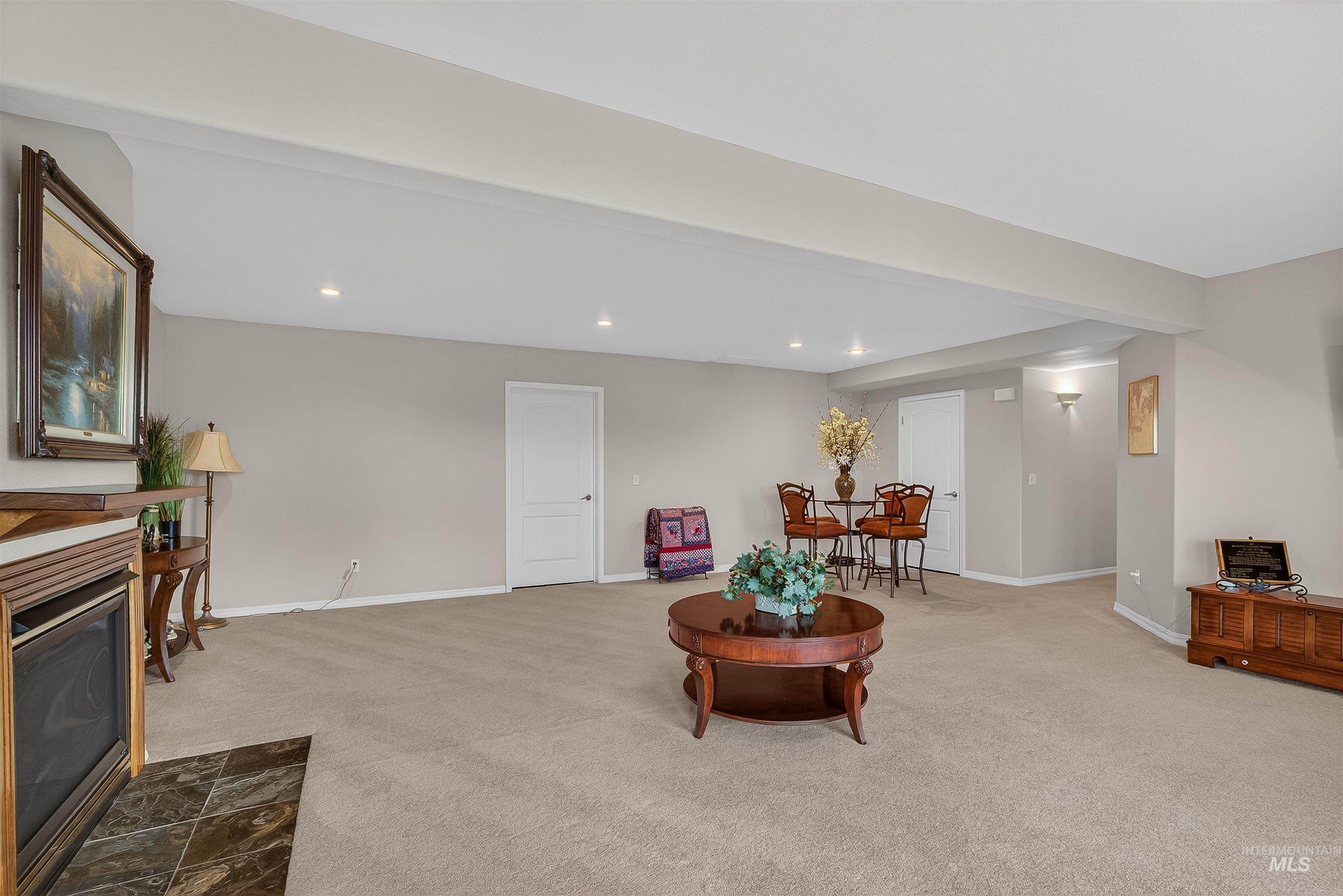 3978 Foothill Dr
