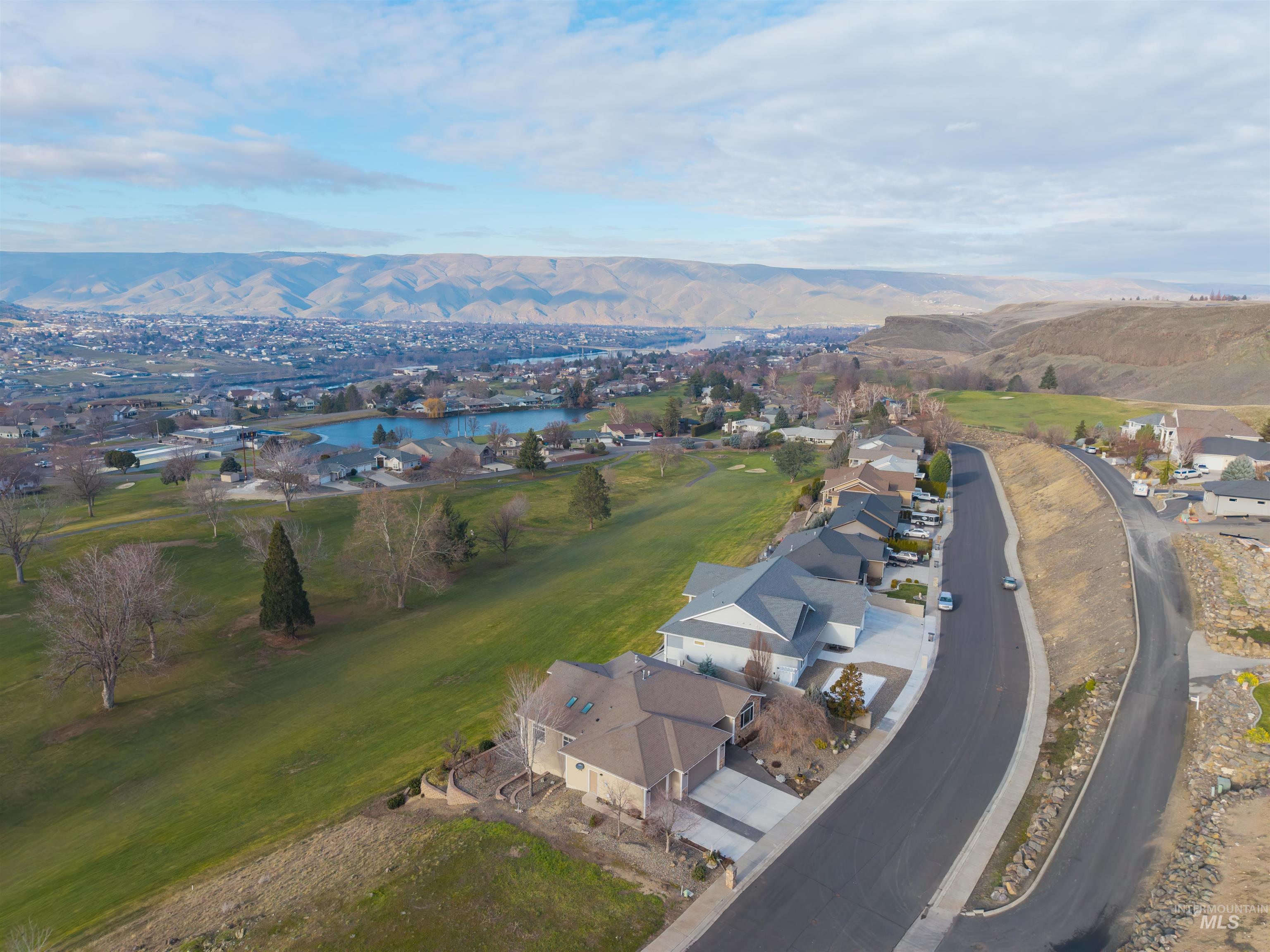 3978 Foothill Dr