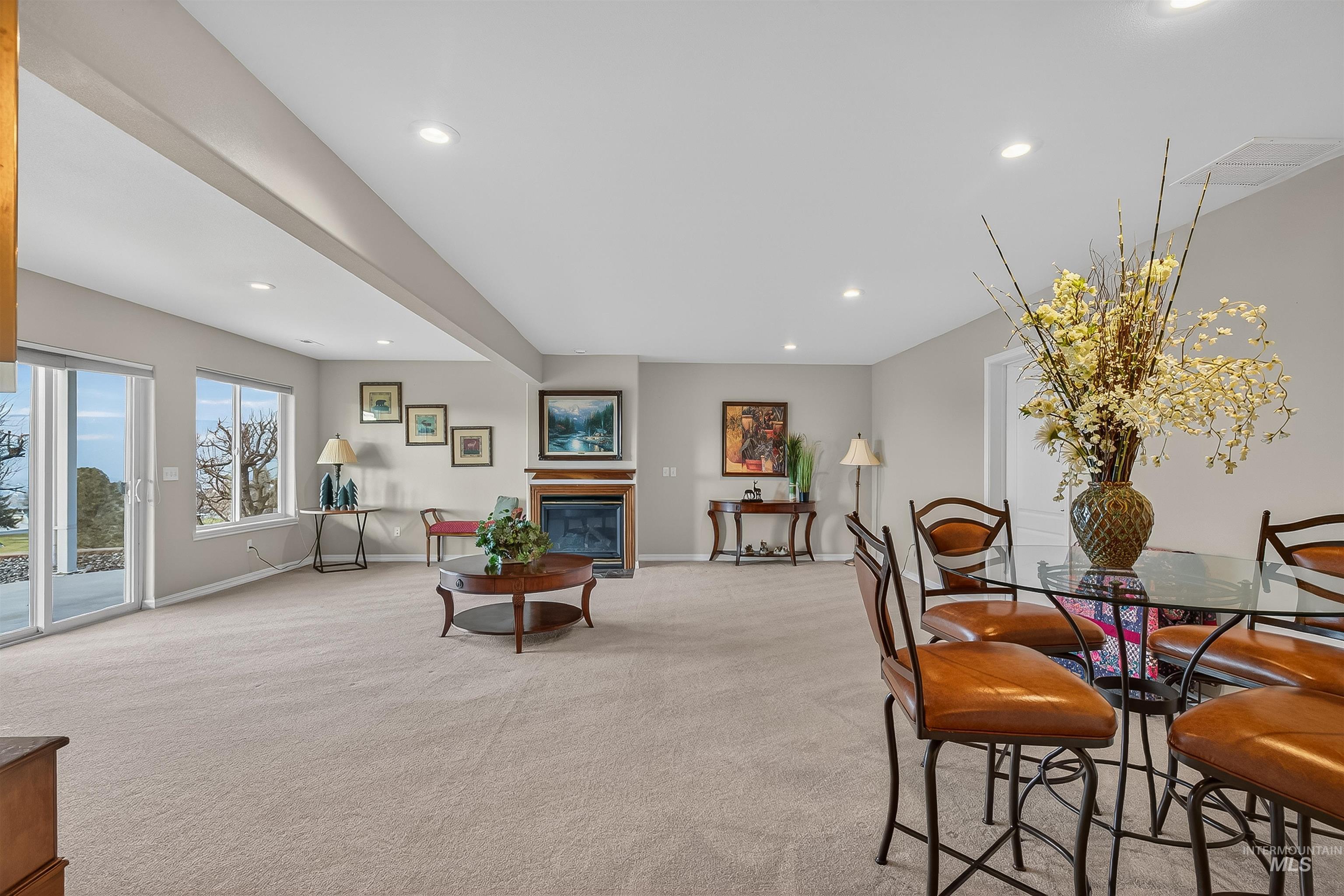 3978 Foothill Dr