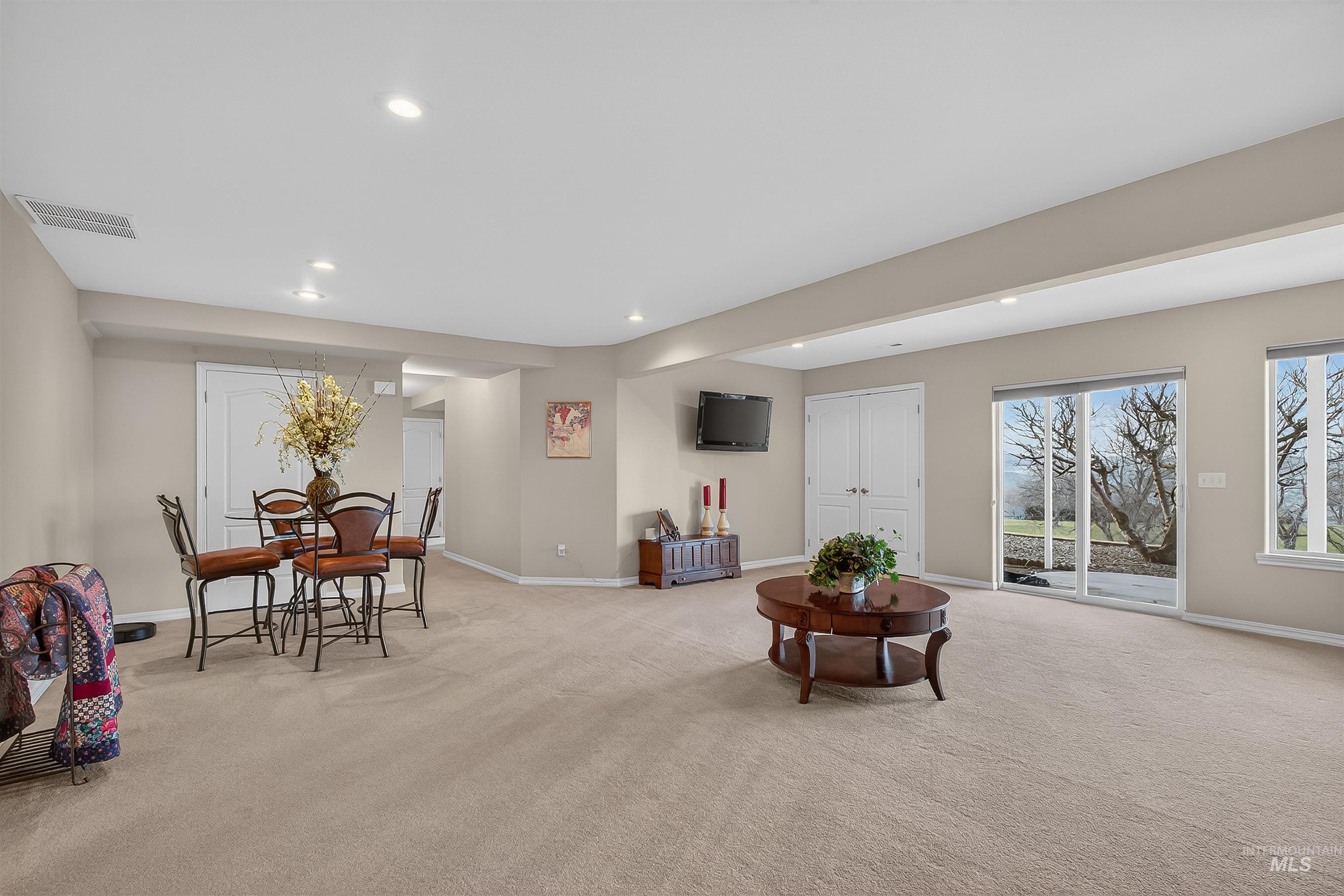 3978 Foothill Dr
