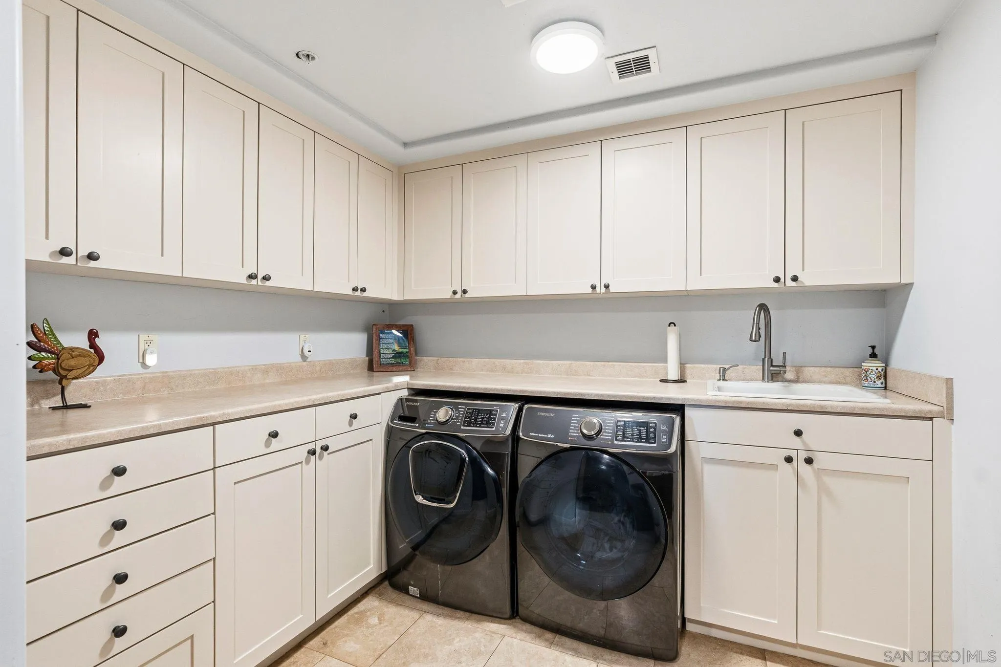 19491 Deerhorn Valley