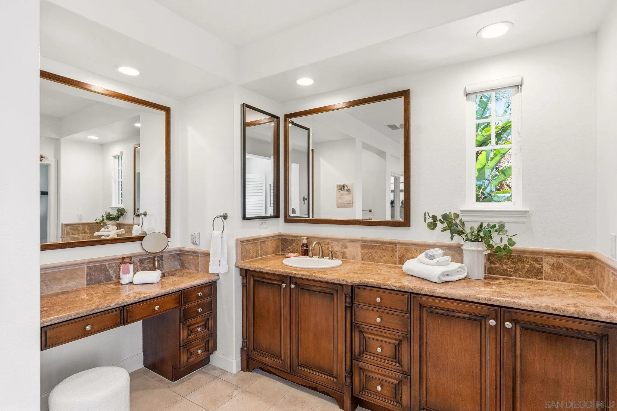 3228 Sitio Montecillo