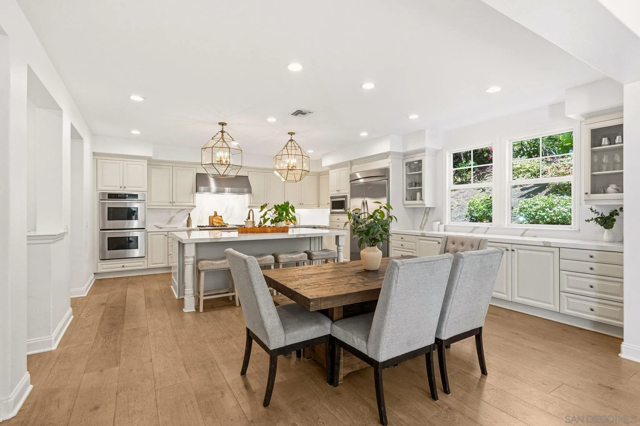 3228 Sitio Montecillo