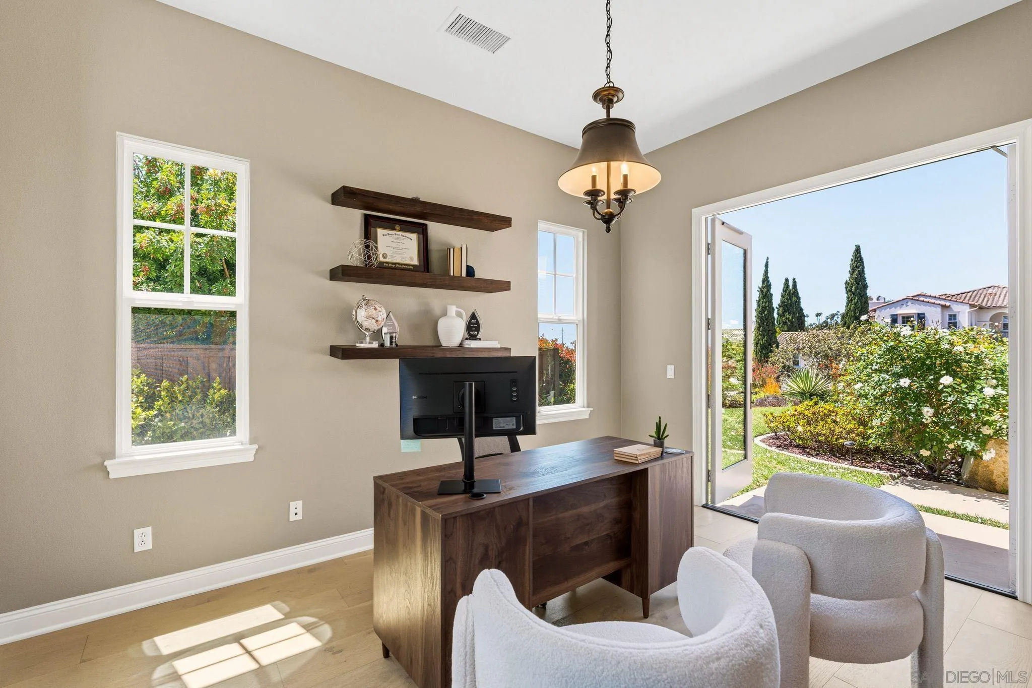 3228 Sitio Montecillo