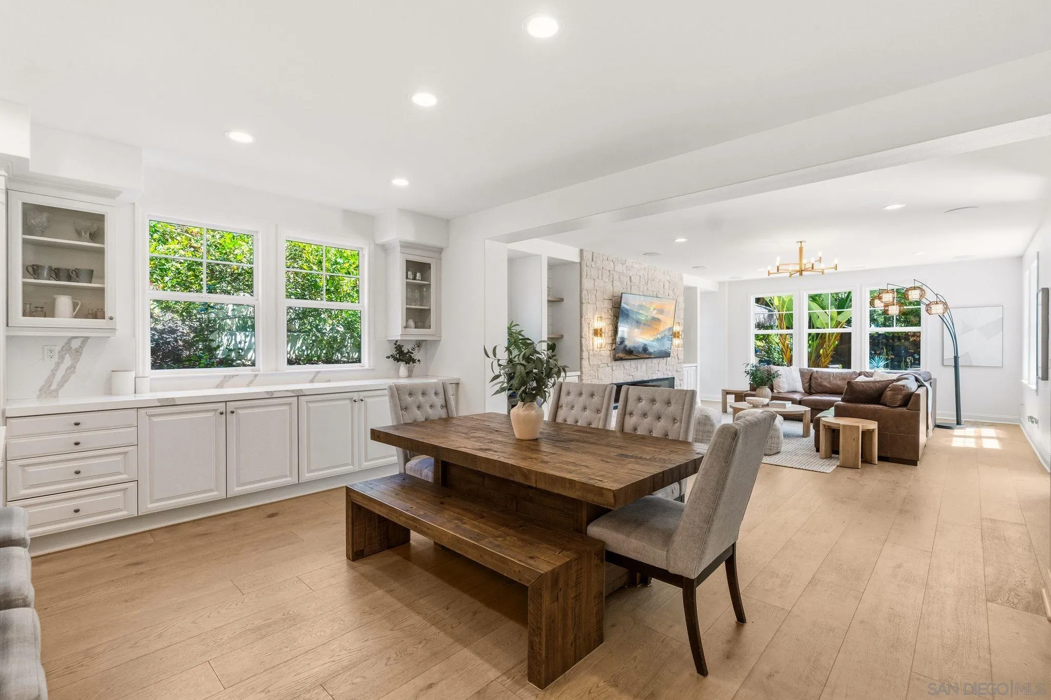 3228 Sitio Montecillo