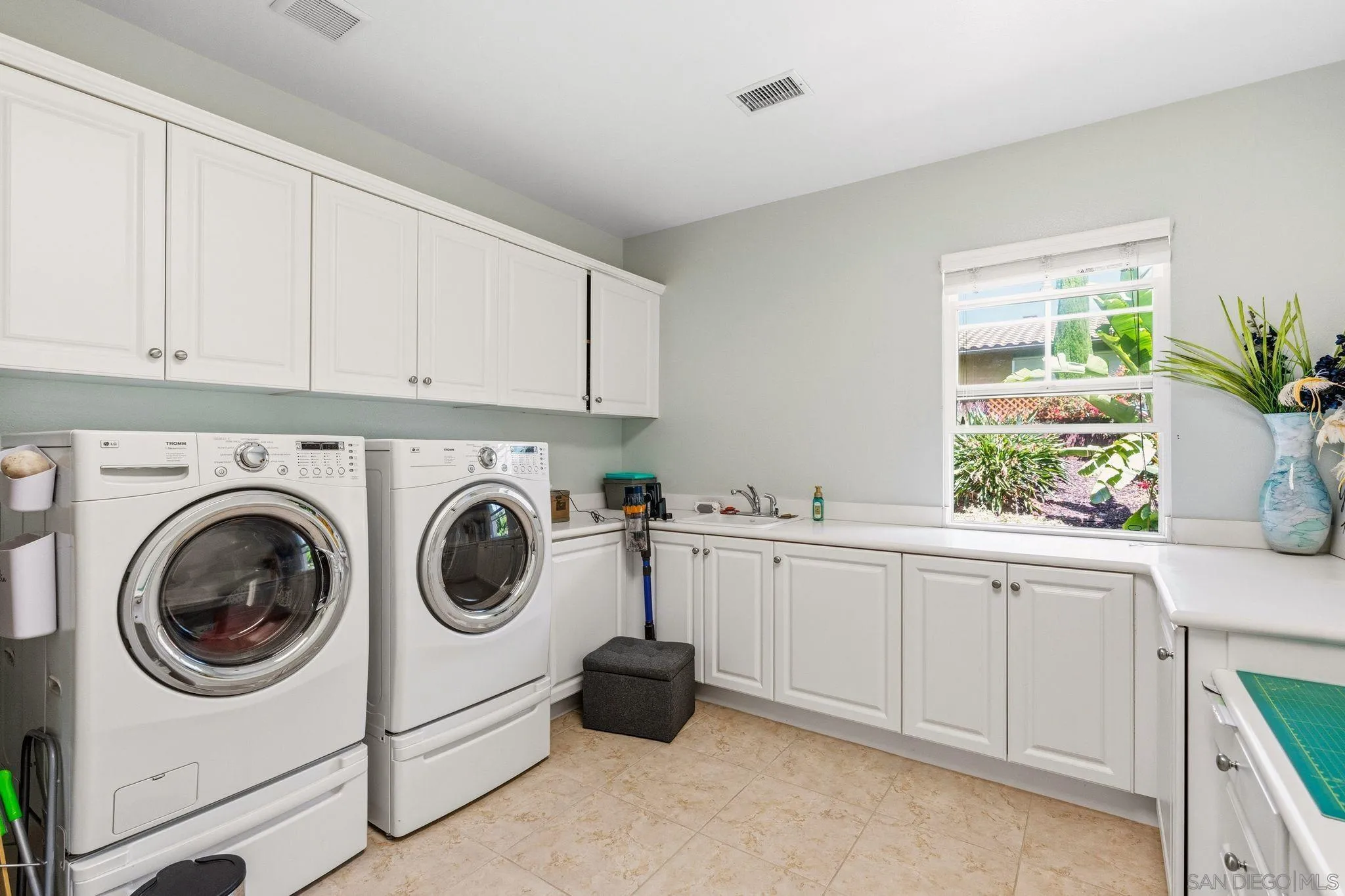 3228 Sitio Montecillo