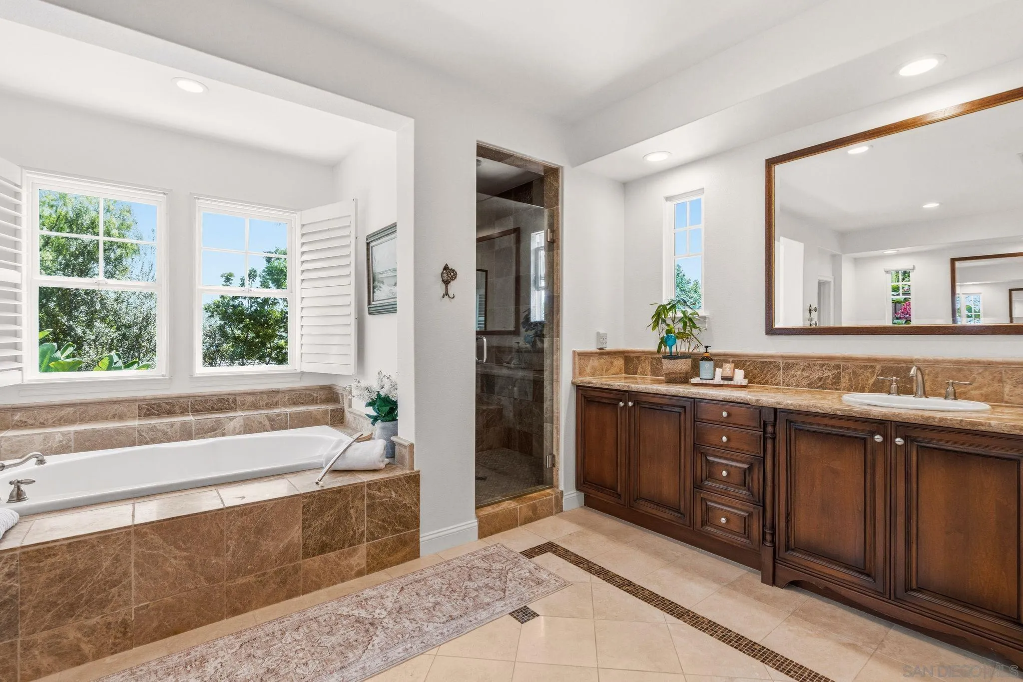 3228 Sitio Montecillo