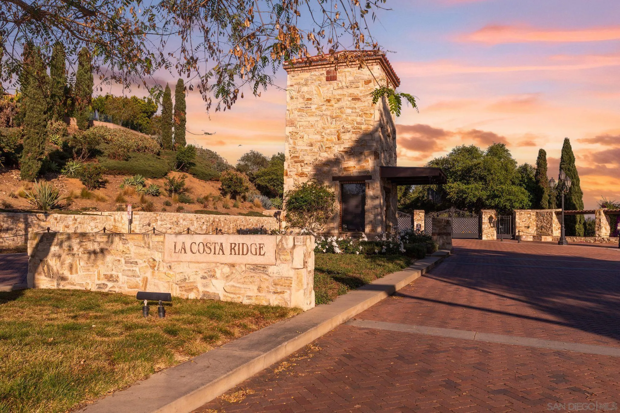 3228 Sitio Montecillo