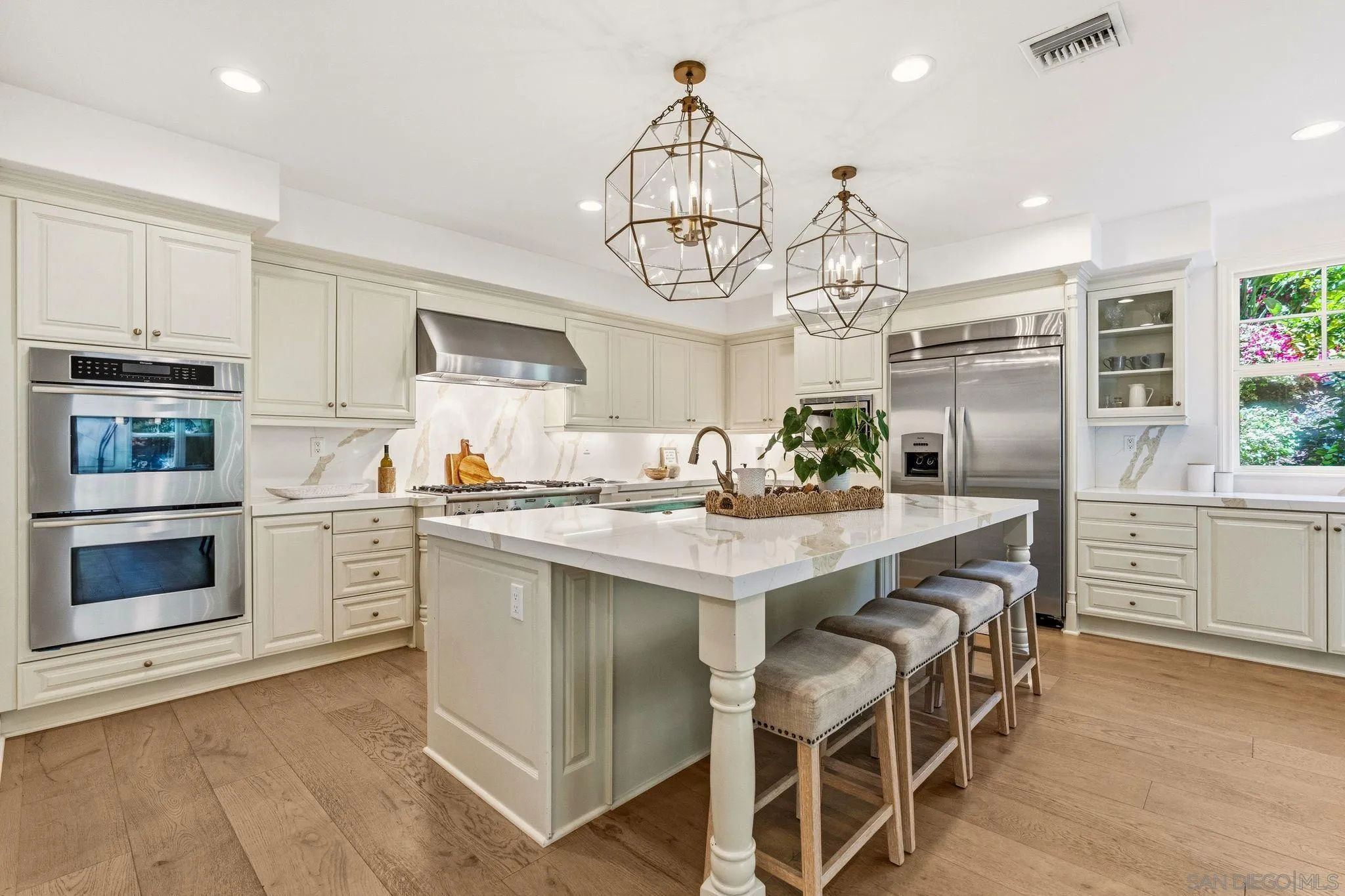 3228 Sitio Montecillo