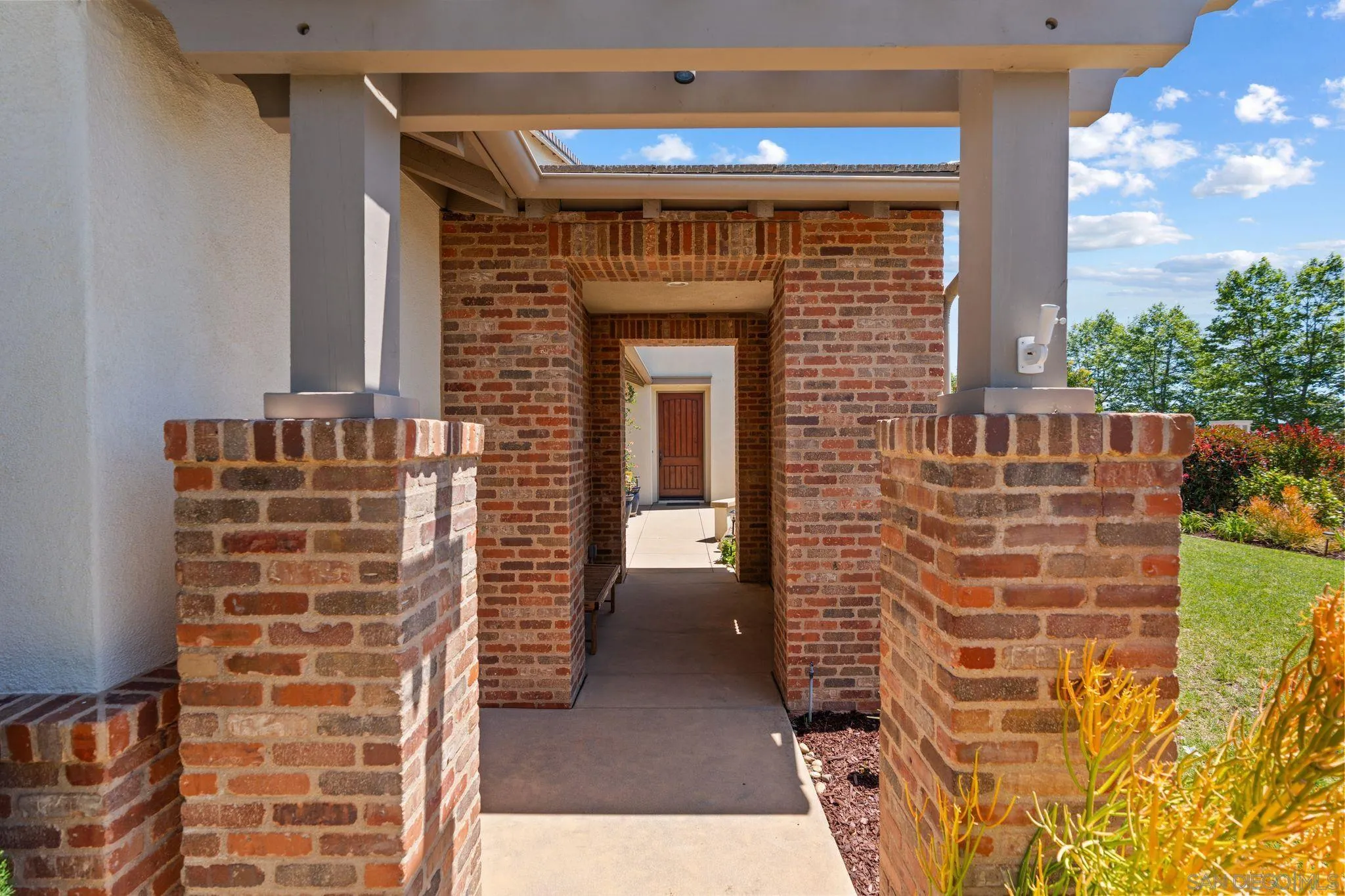 3228 Sitio Montecillo