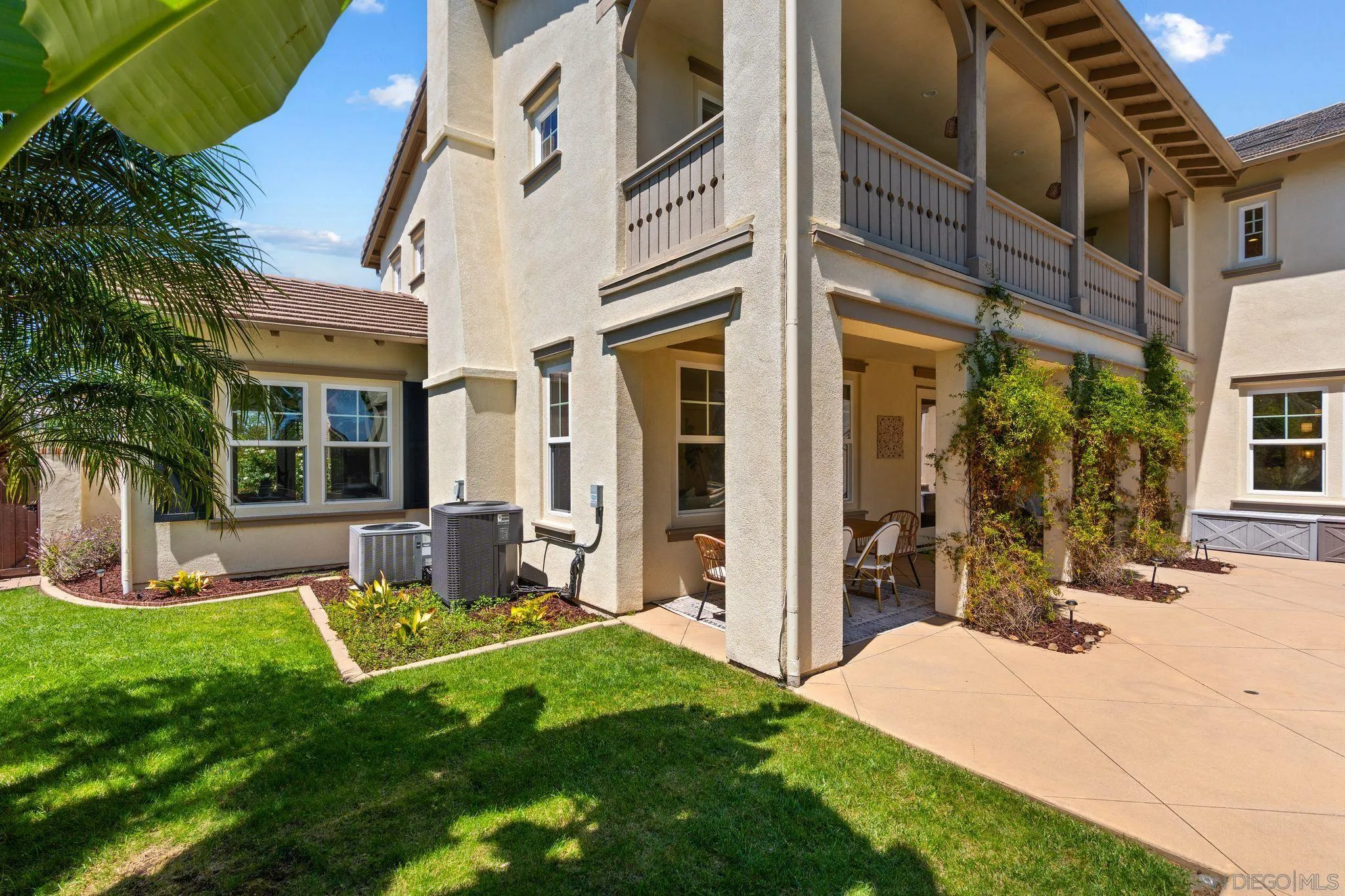 3228 Sitio Montecillo