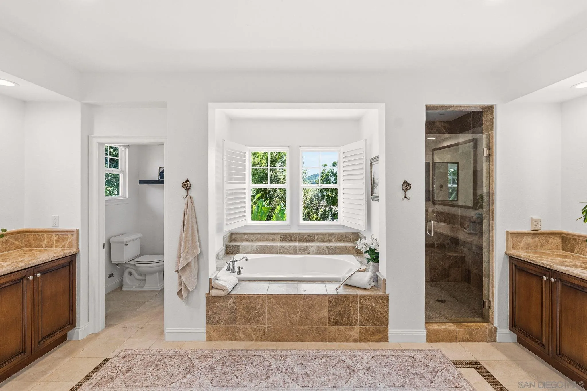 3228 Sitio Montecillo