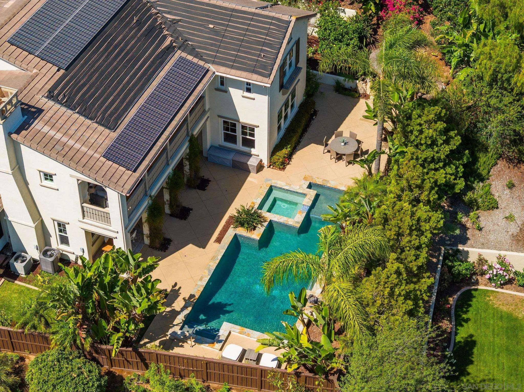 3228 Sitio Montecillo