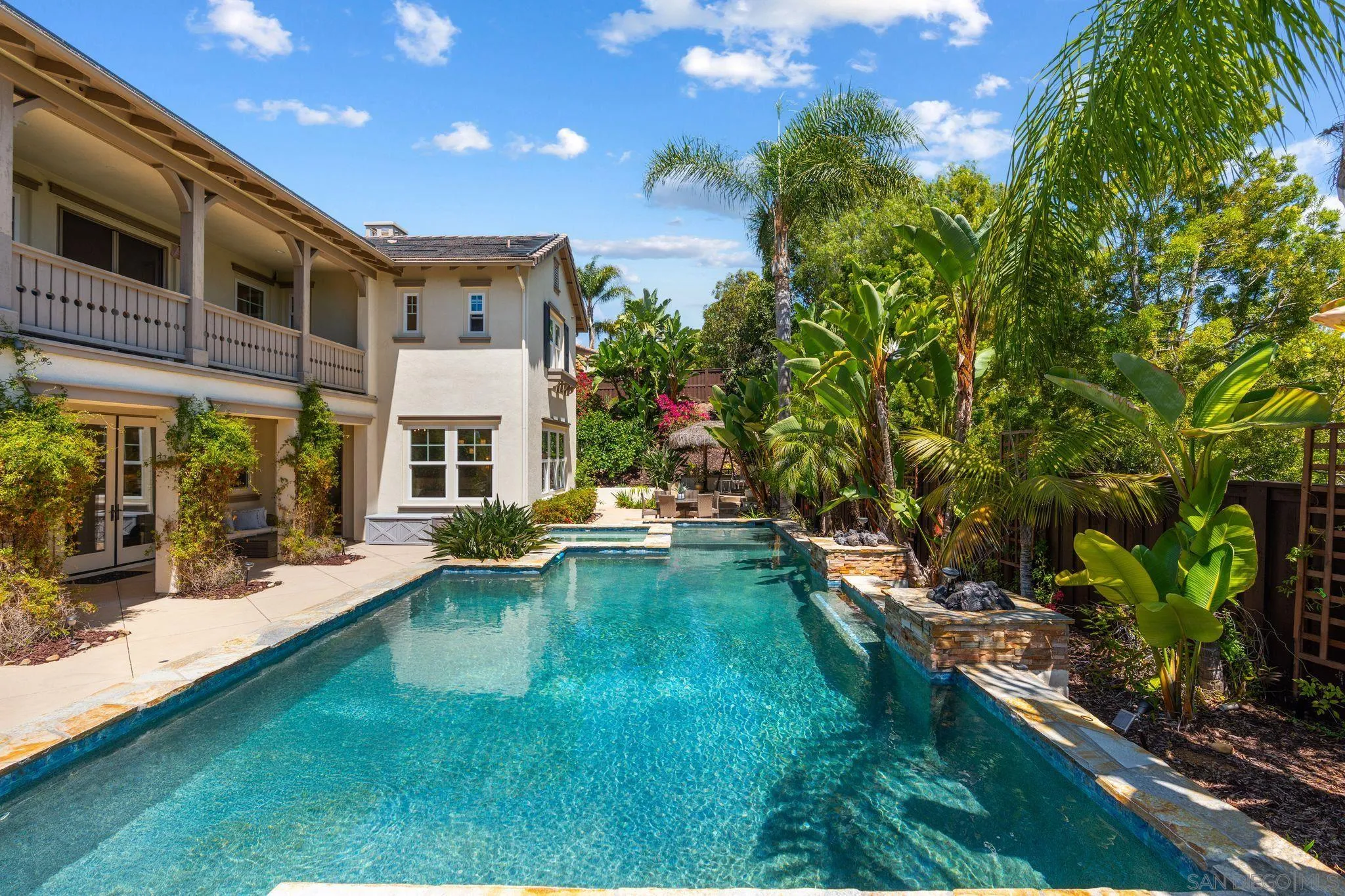 3228 Sitio Montecillo