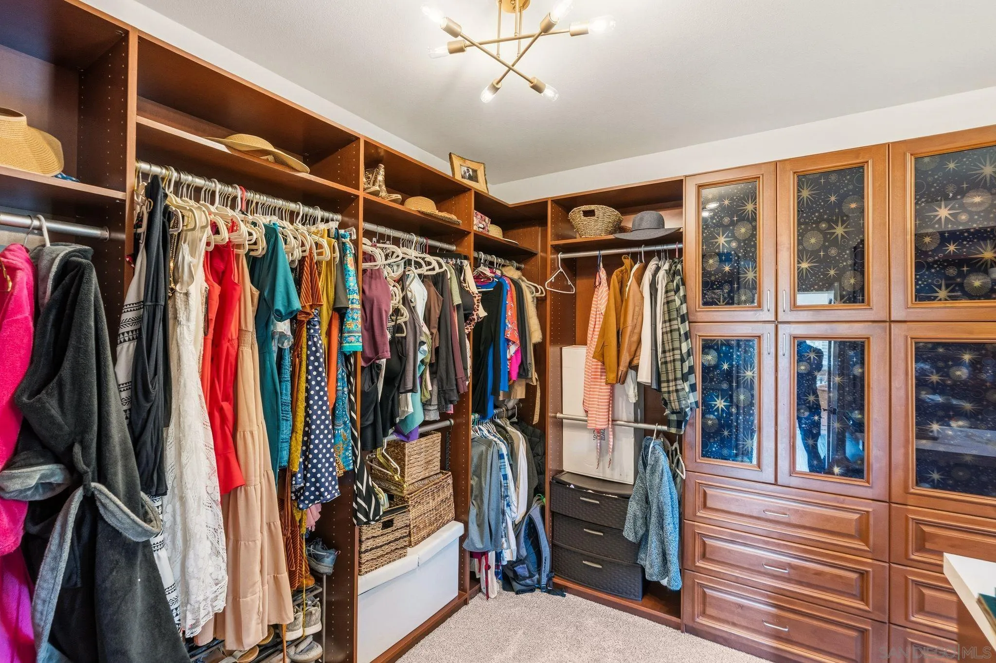 3228 Sitio Montecillo