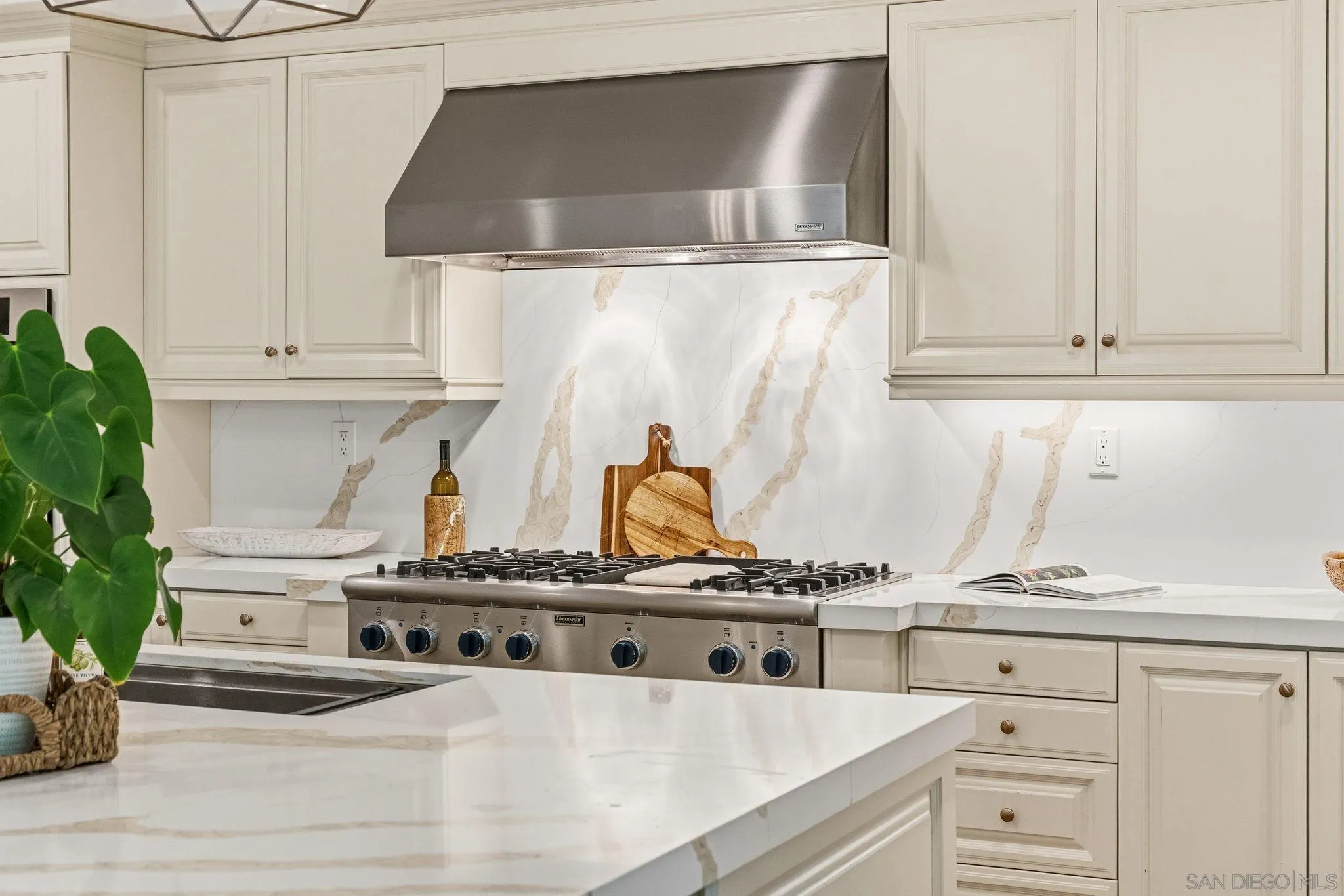 3228 Sitio Montecillo