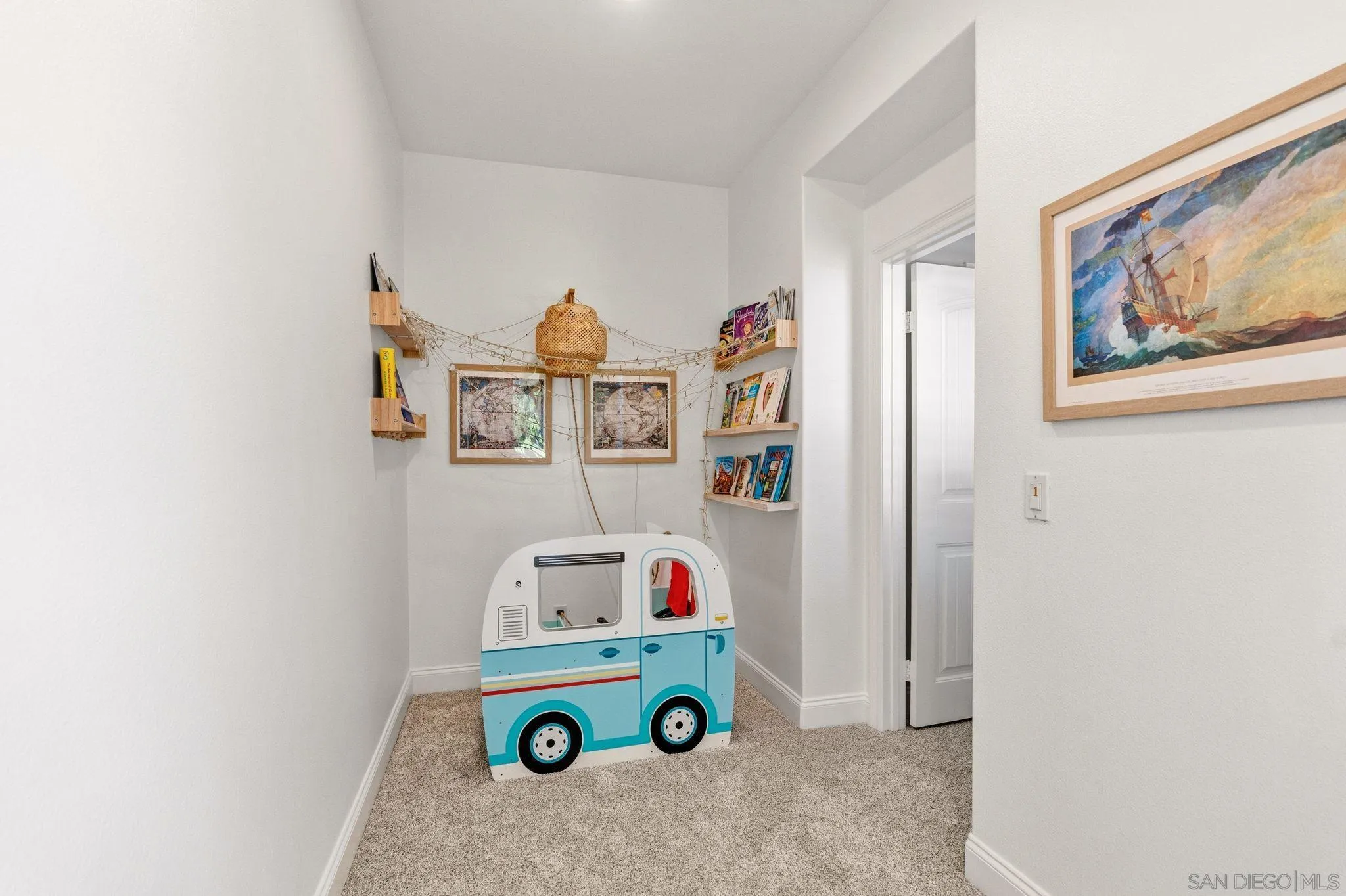 3228 Sitio Montecillo