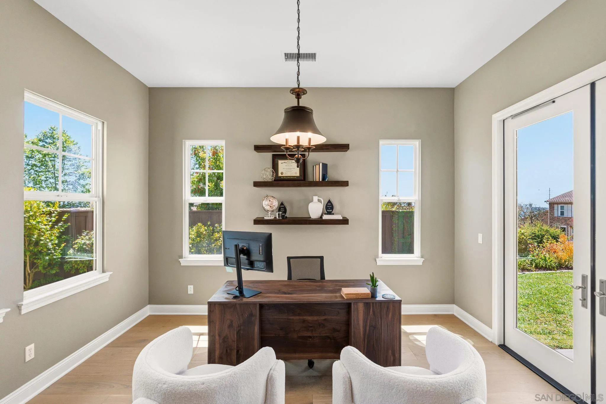 3228 Sitio Montecillo