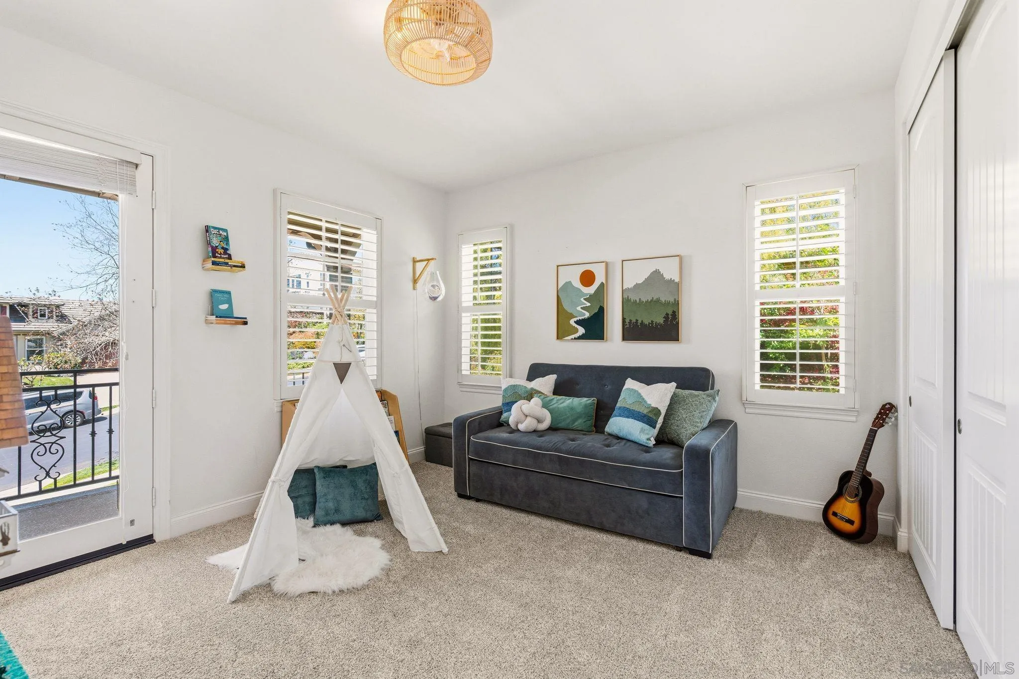 3228 Sitio Montecillo