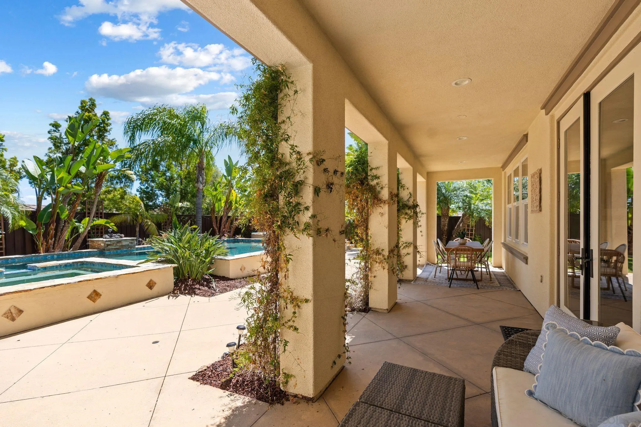 3228 Sitio Montecillo