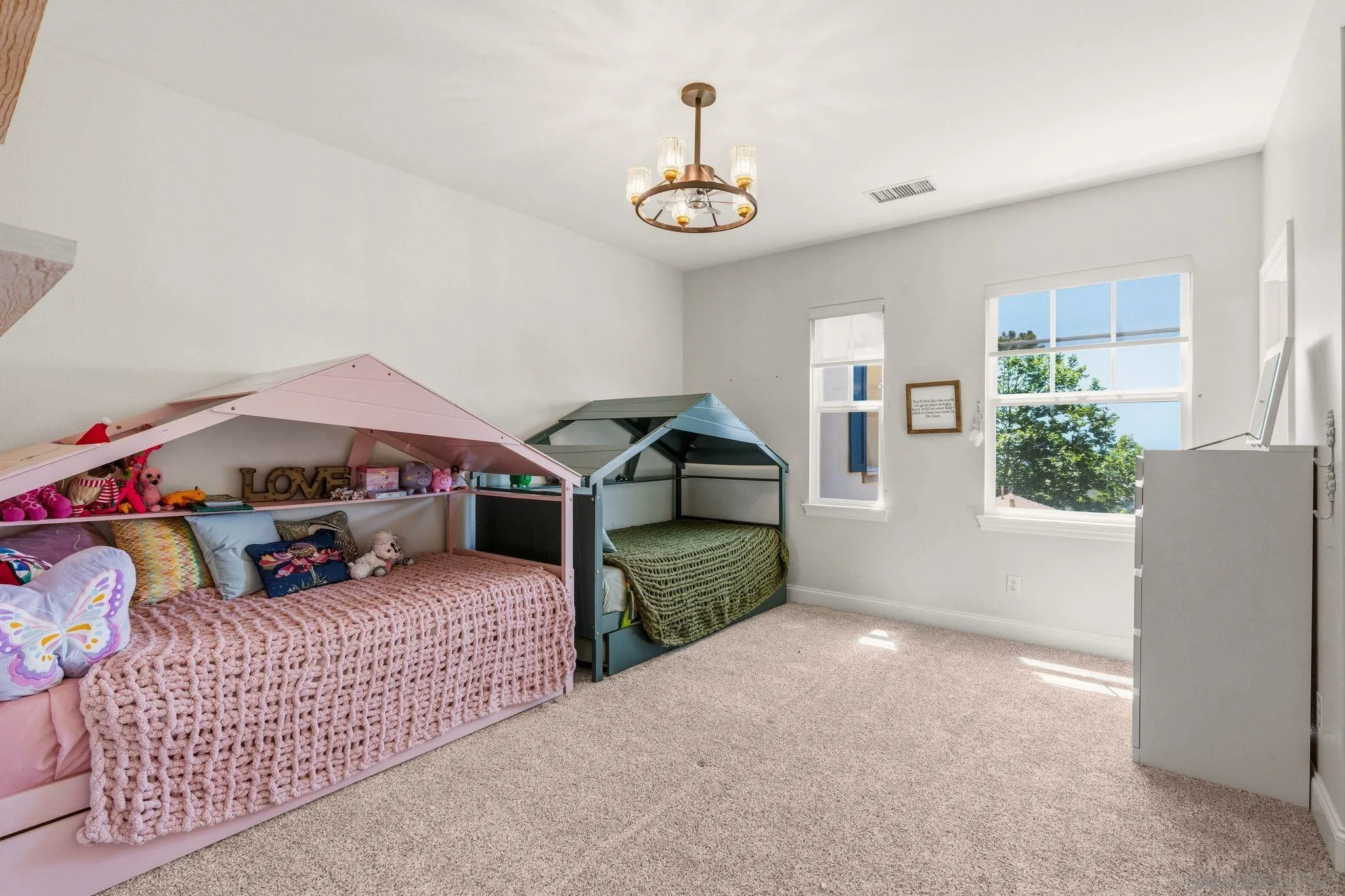 3228 Sitio Montecillo