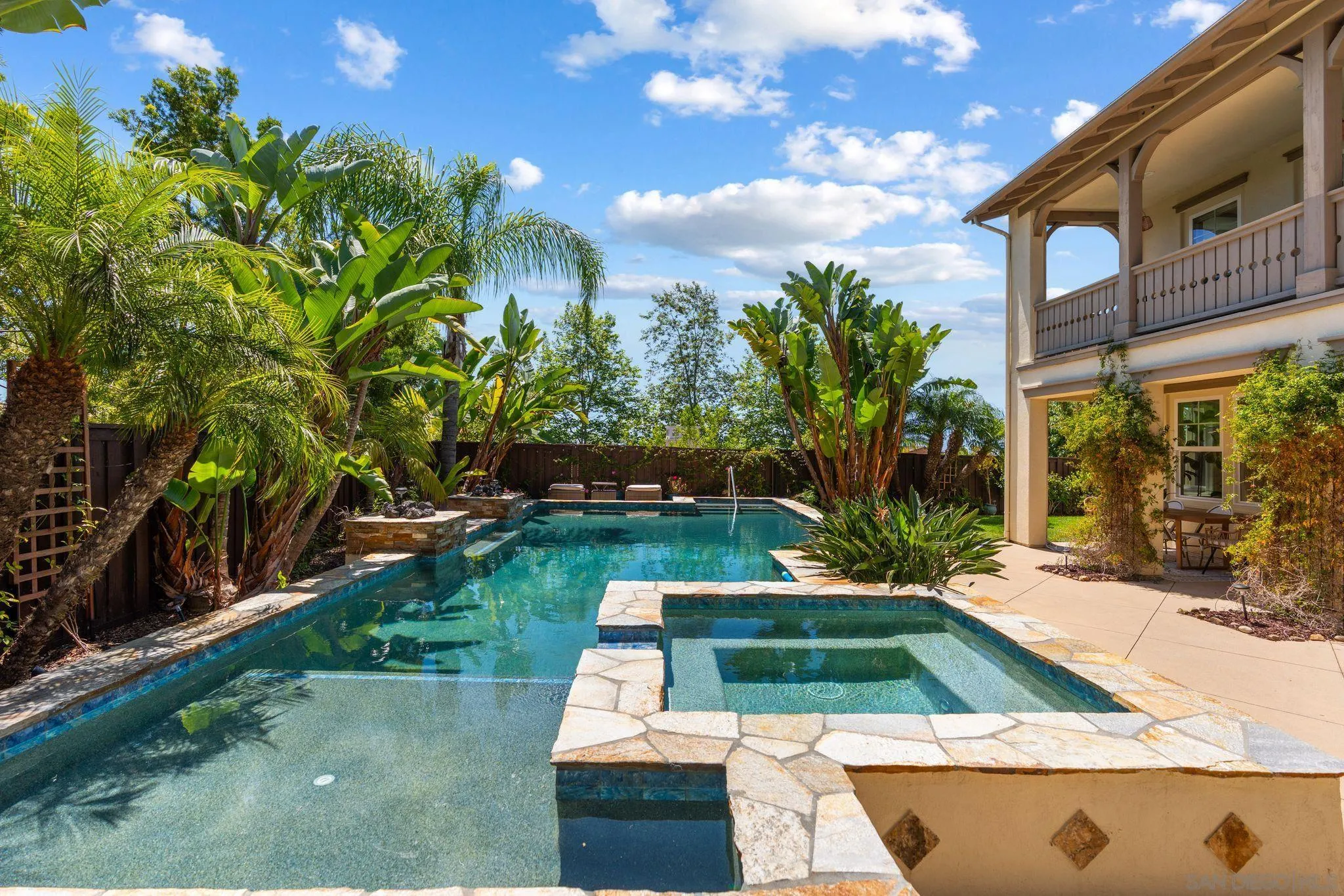 3228 Sitio Montecillo