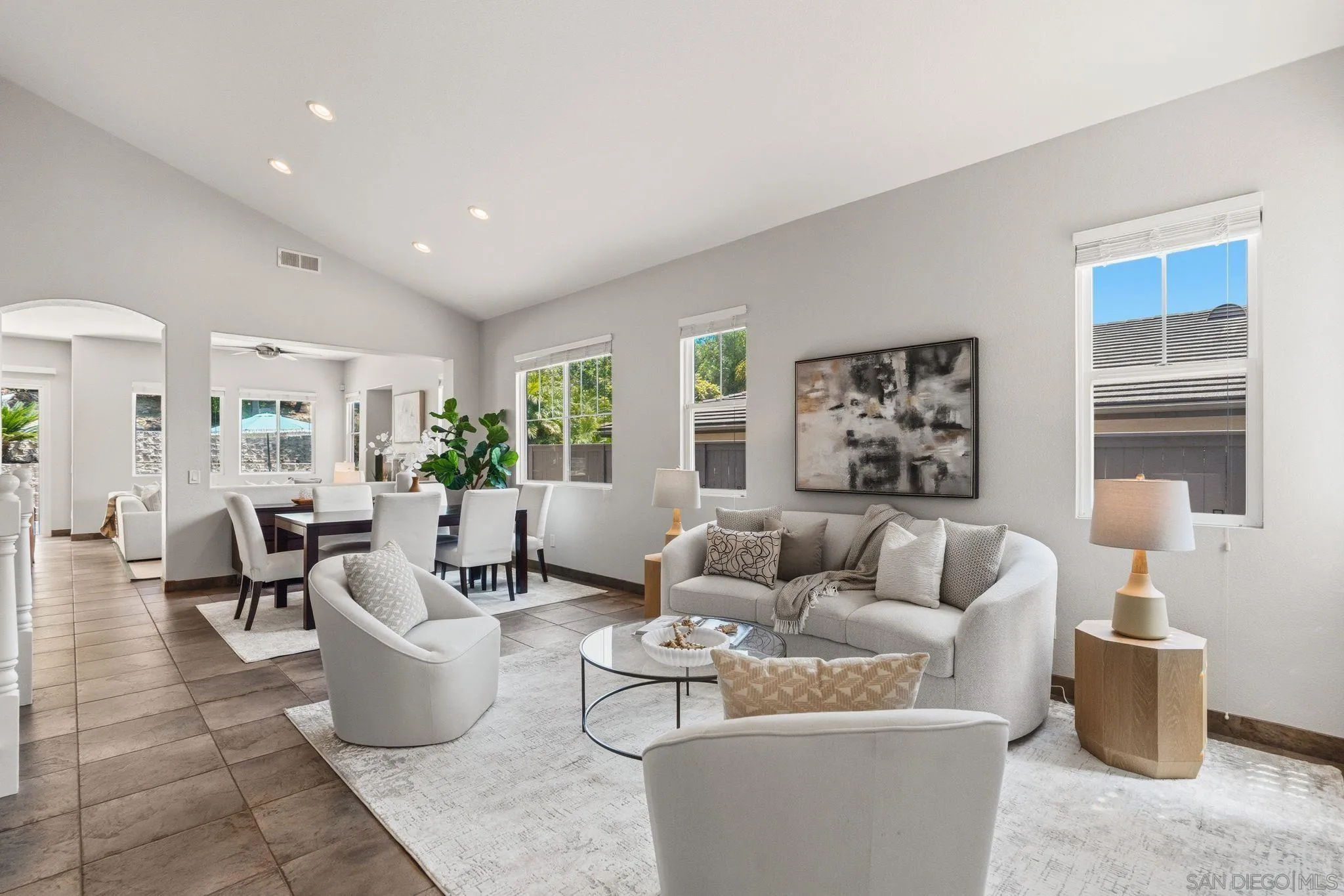 6108 Paseo Valiente