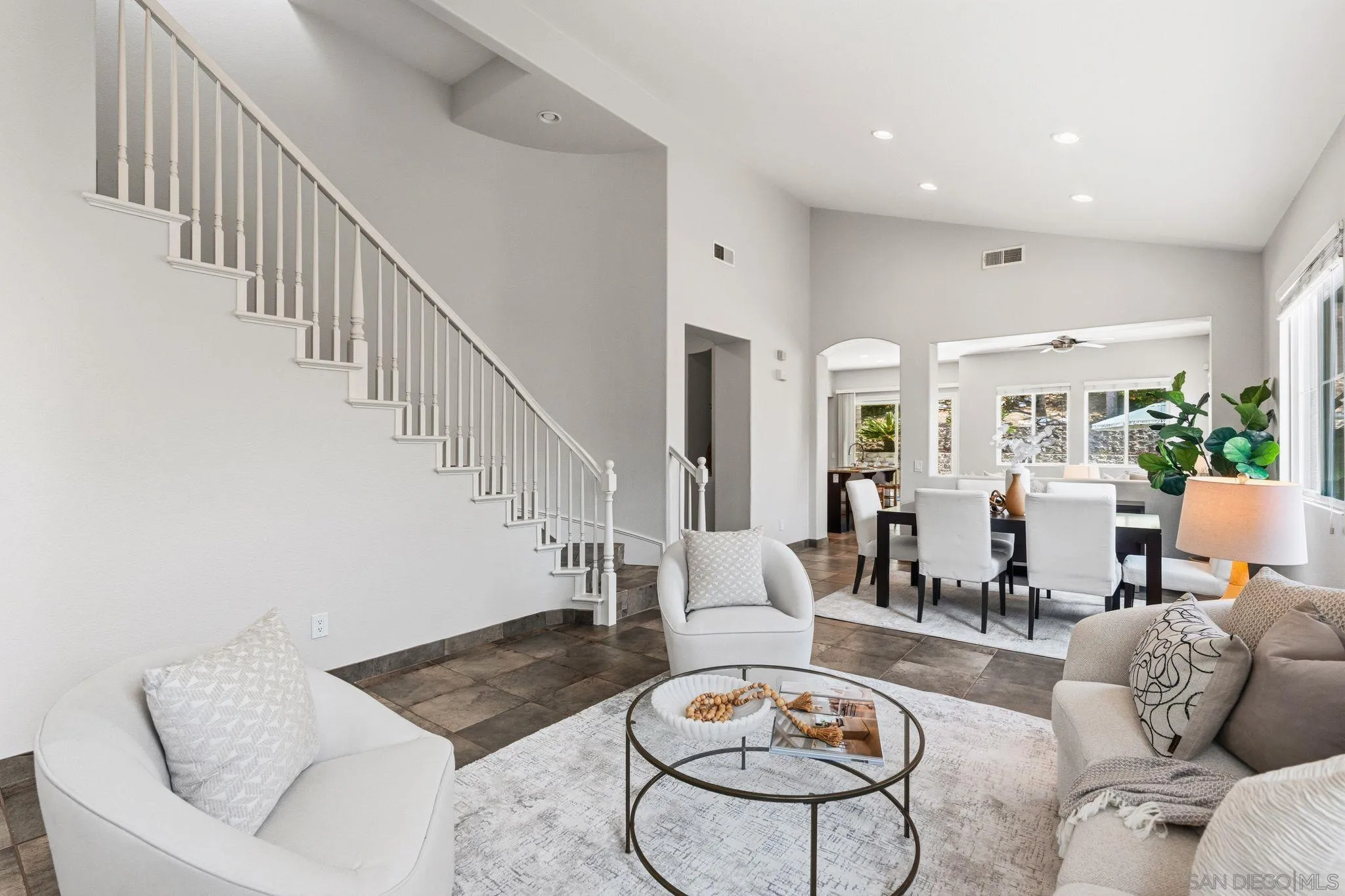 6108 Paseo Valiente