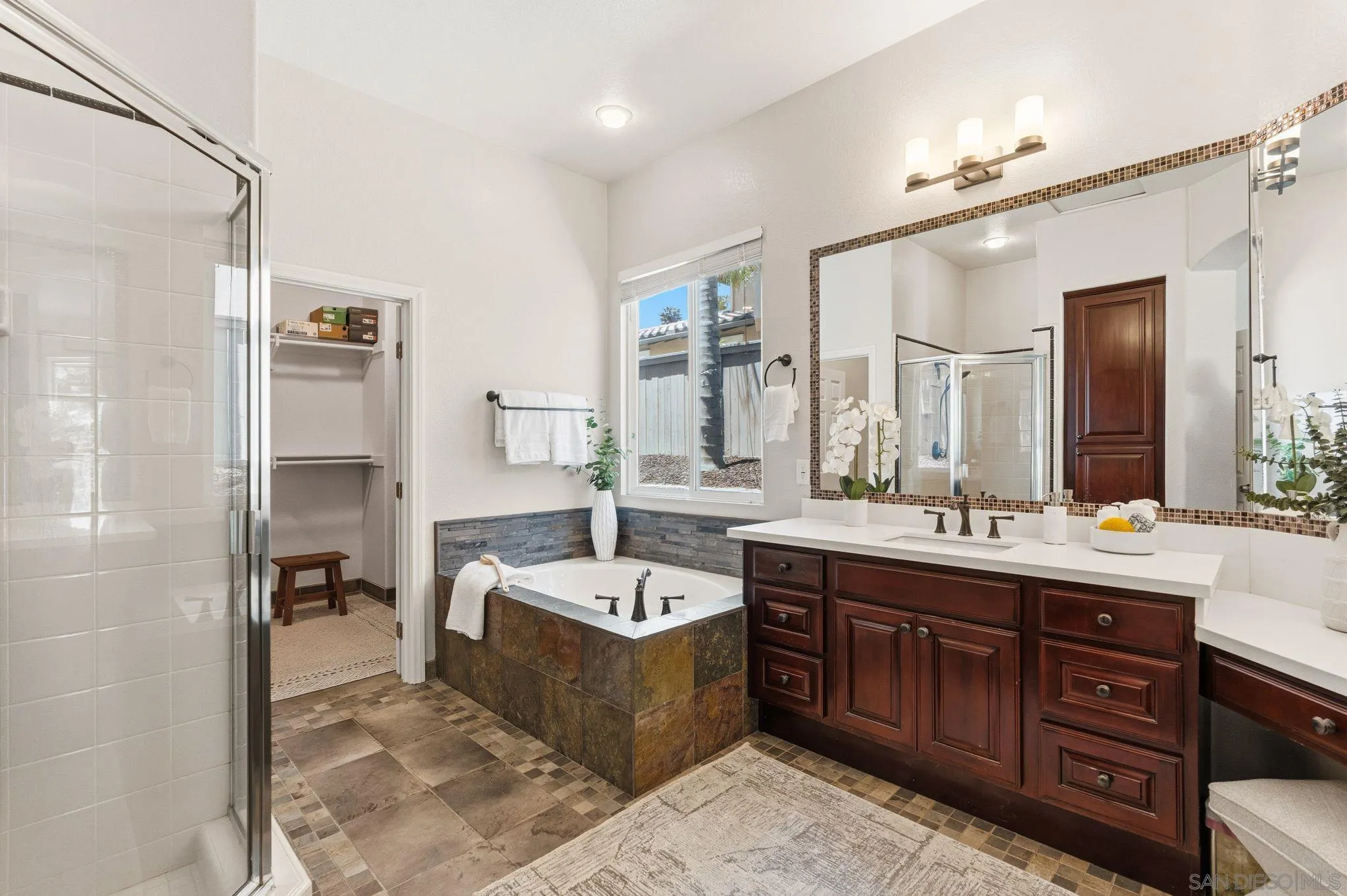 6108 Paseo Valiente