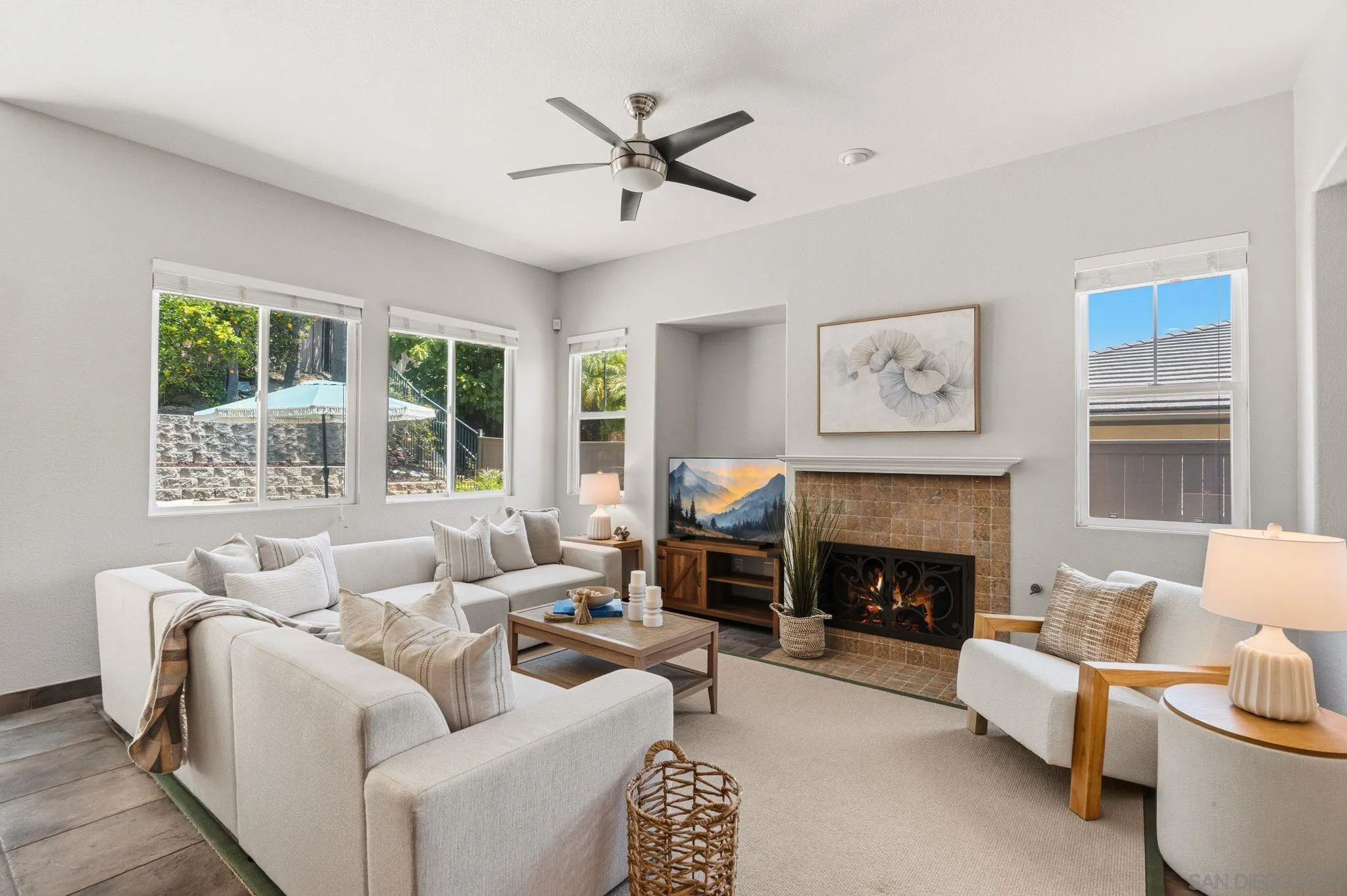 6108 Paseo Valiente