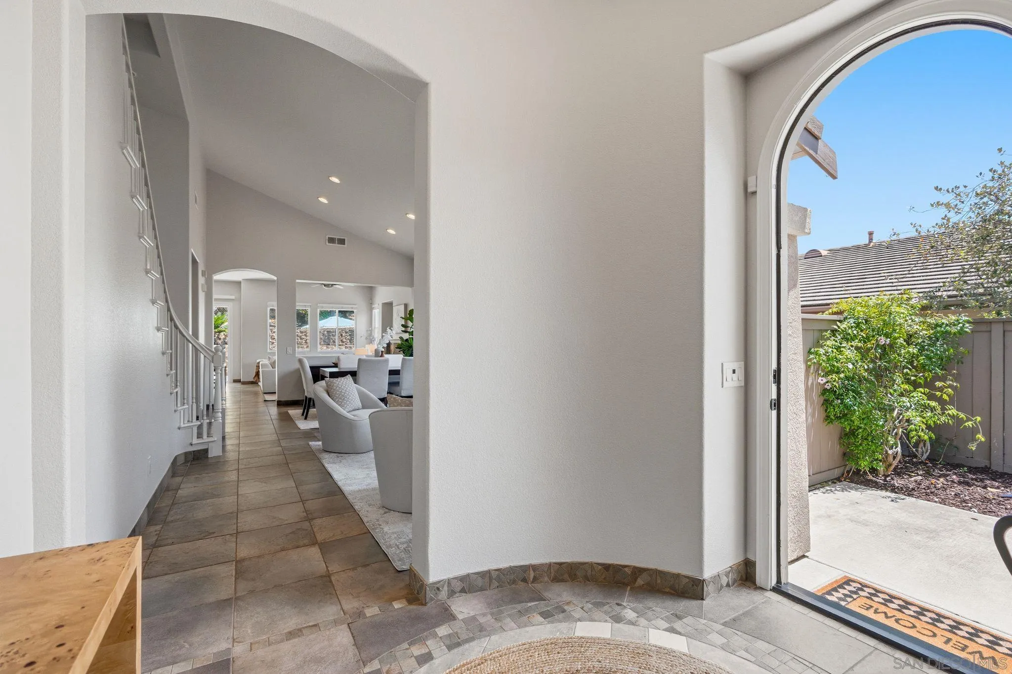 6108 Paseo Valiente
