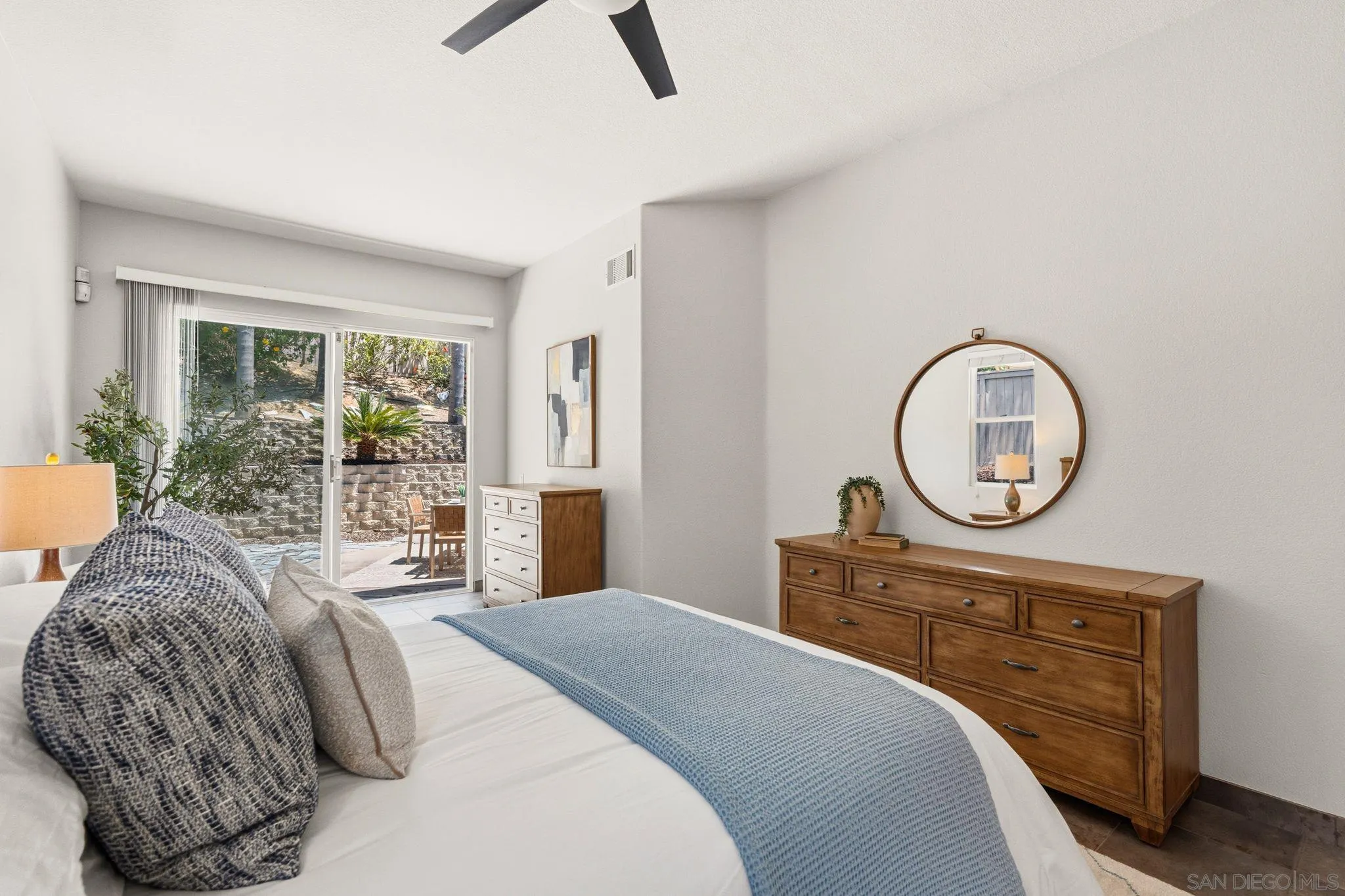 6108 Paseo Valiente