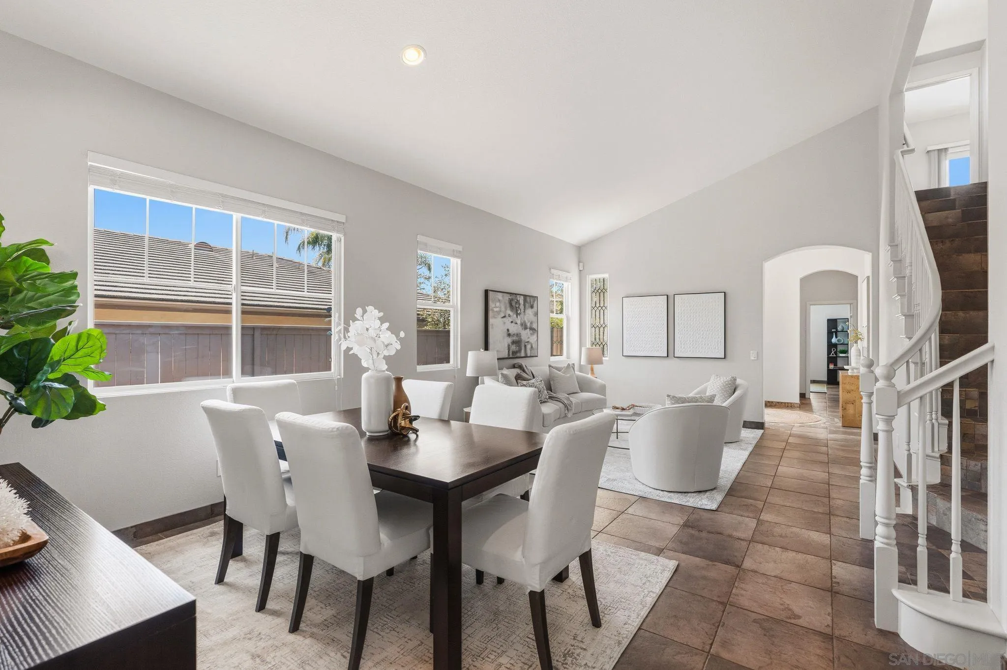 6108 Paseo Valiente