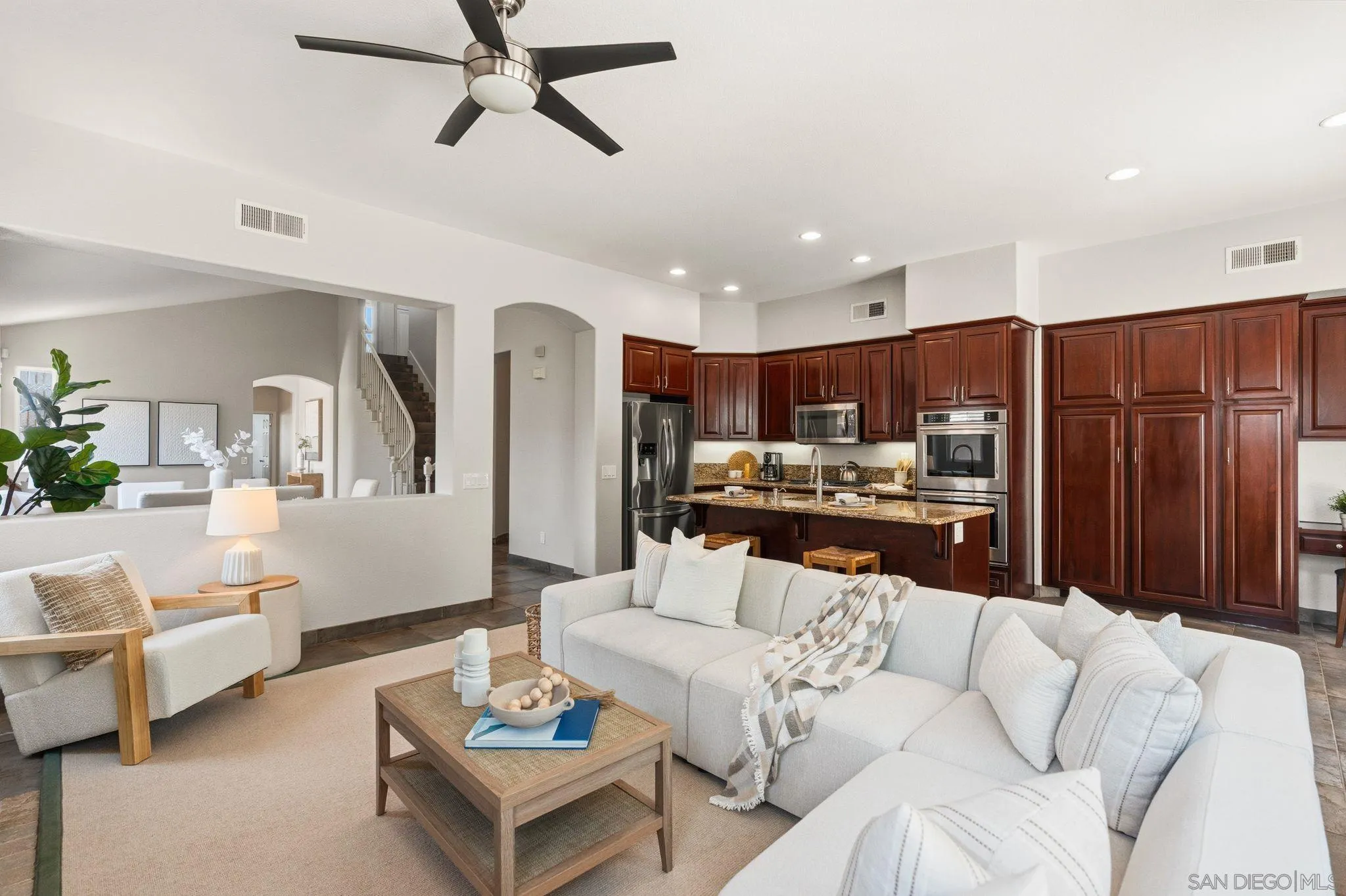 6108 Paseo Valiente