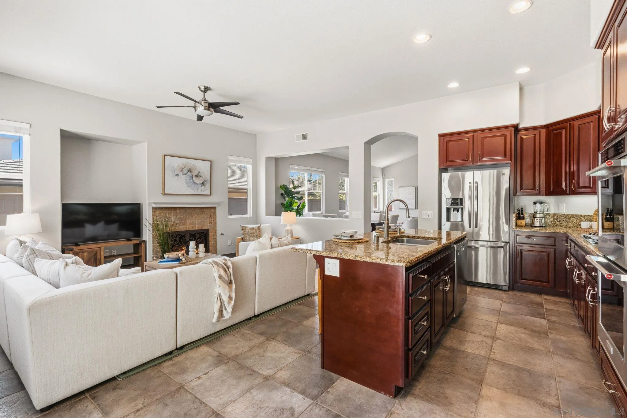 6108 Paseo Valiente