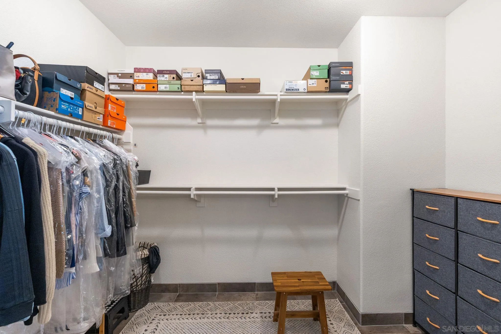6108 Paseo Valiente