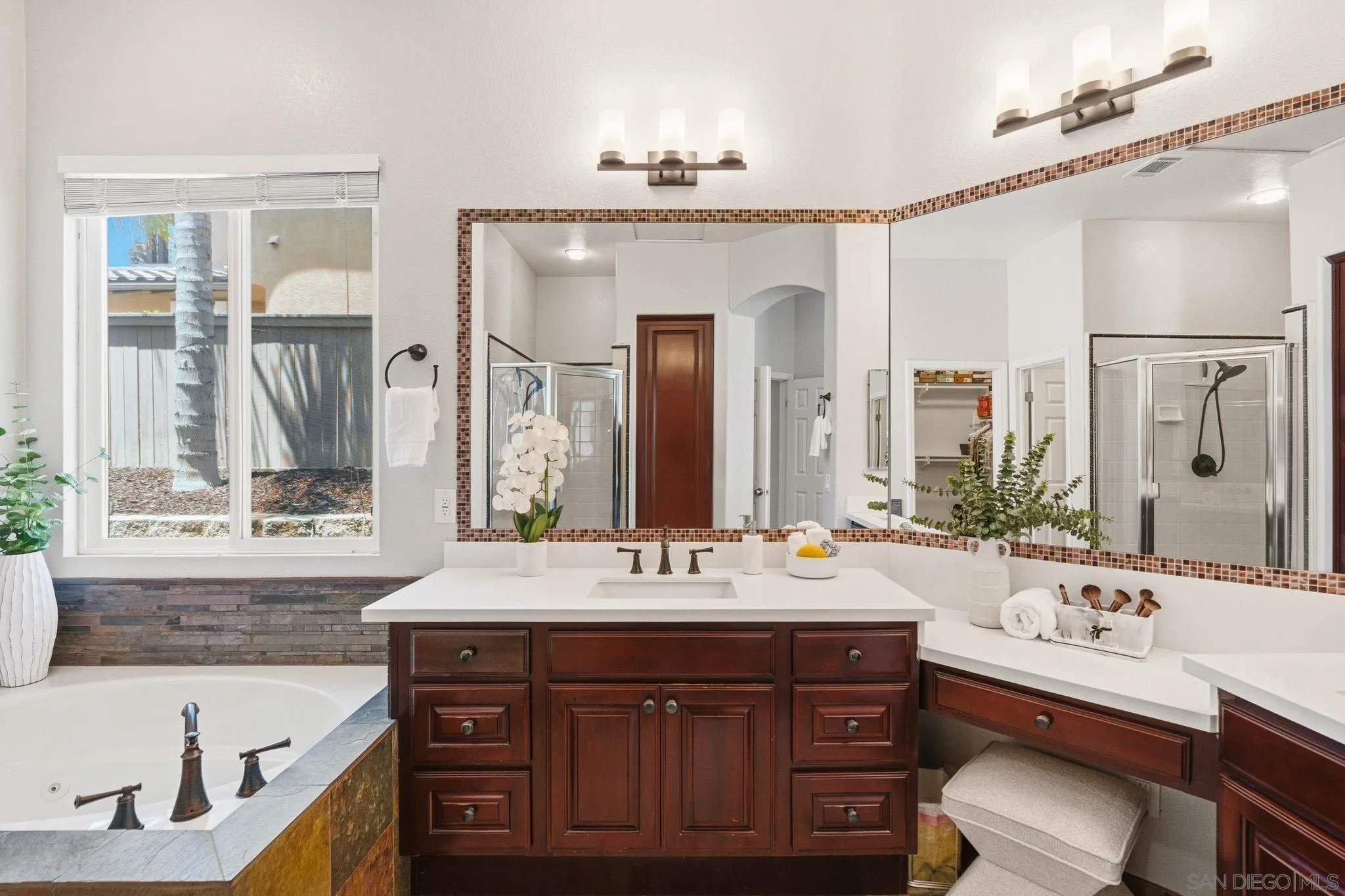 6108 Paseo Valiente