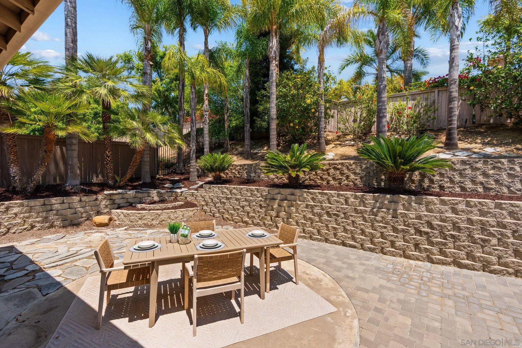 6108 Paseo Valiente